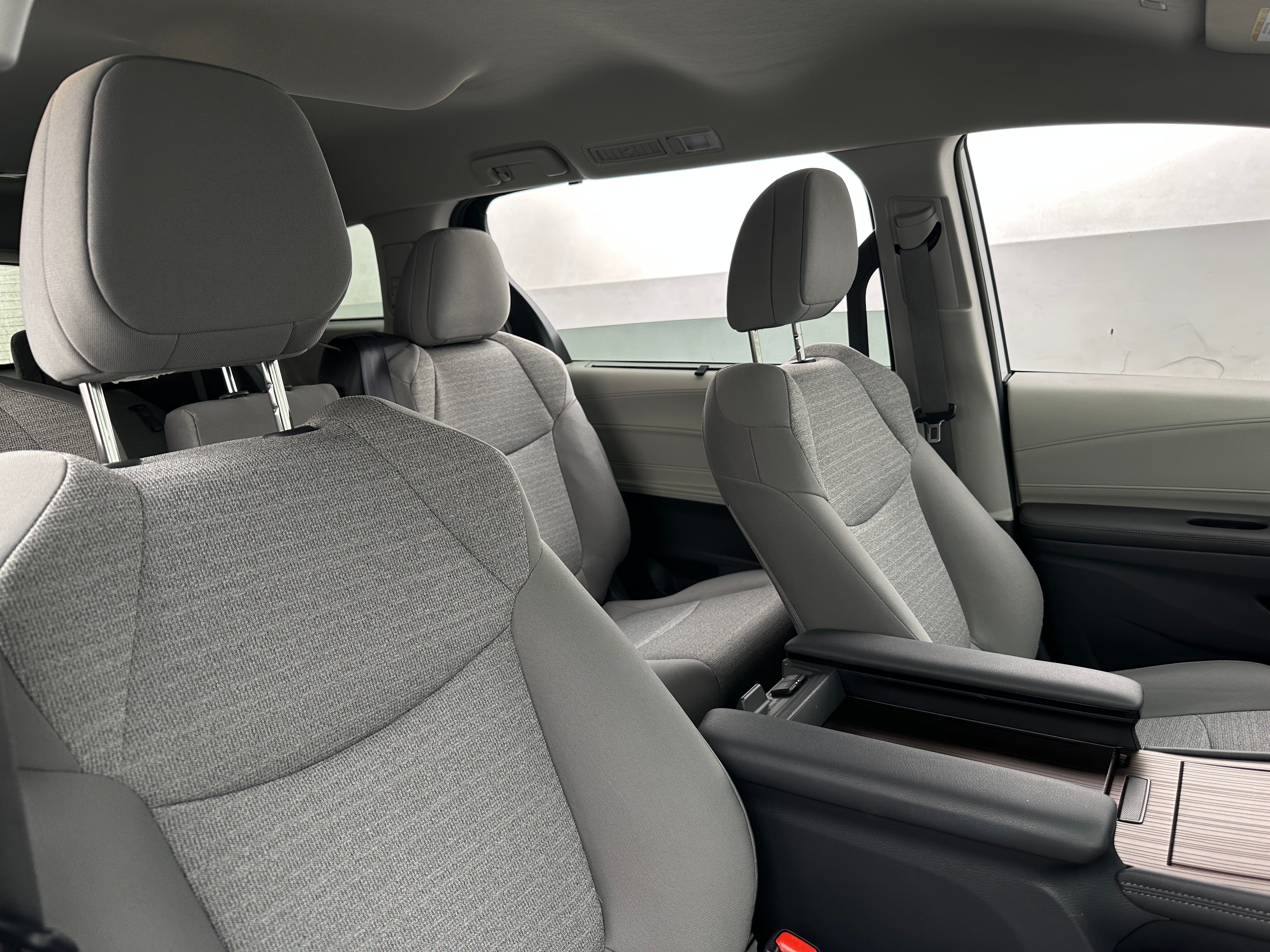 2021 Toyota Sienna LE 2
