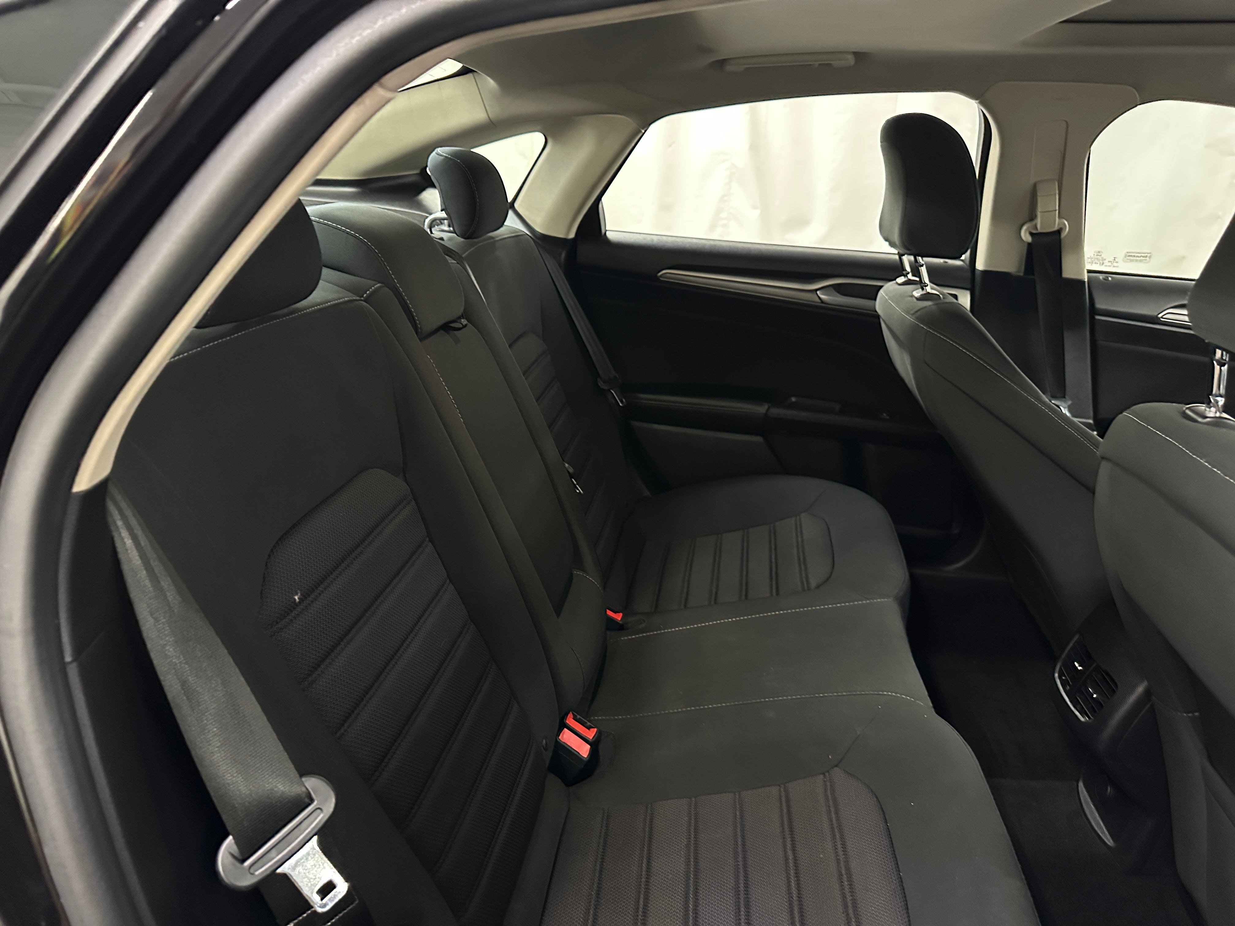 2020 Ford Fusion SE 6