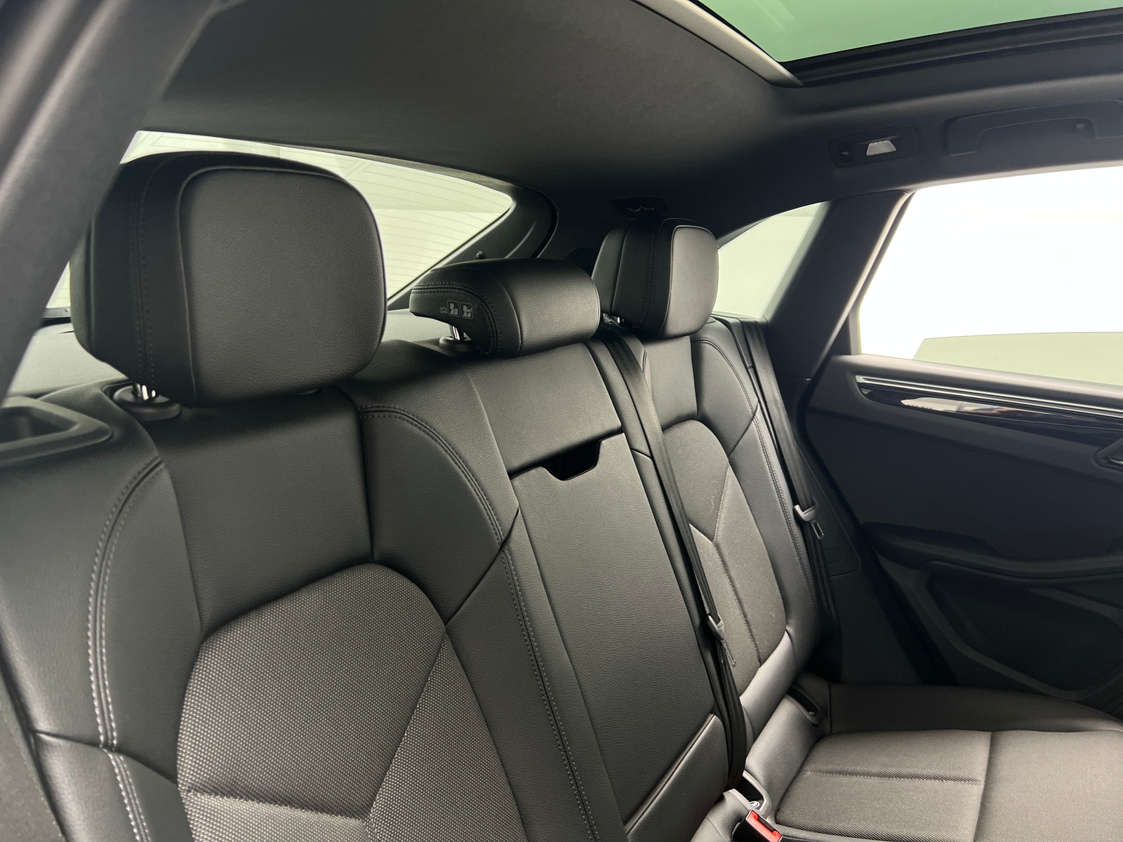 Thumbnail: 2024 Porsche Macan - 5