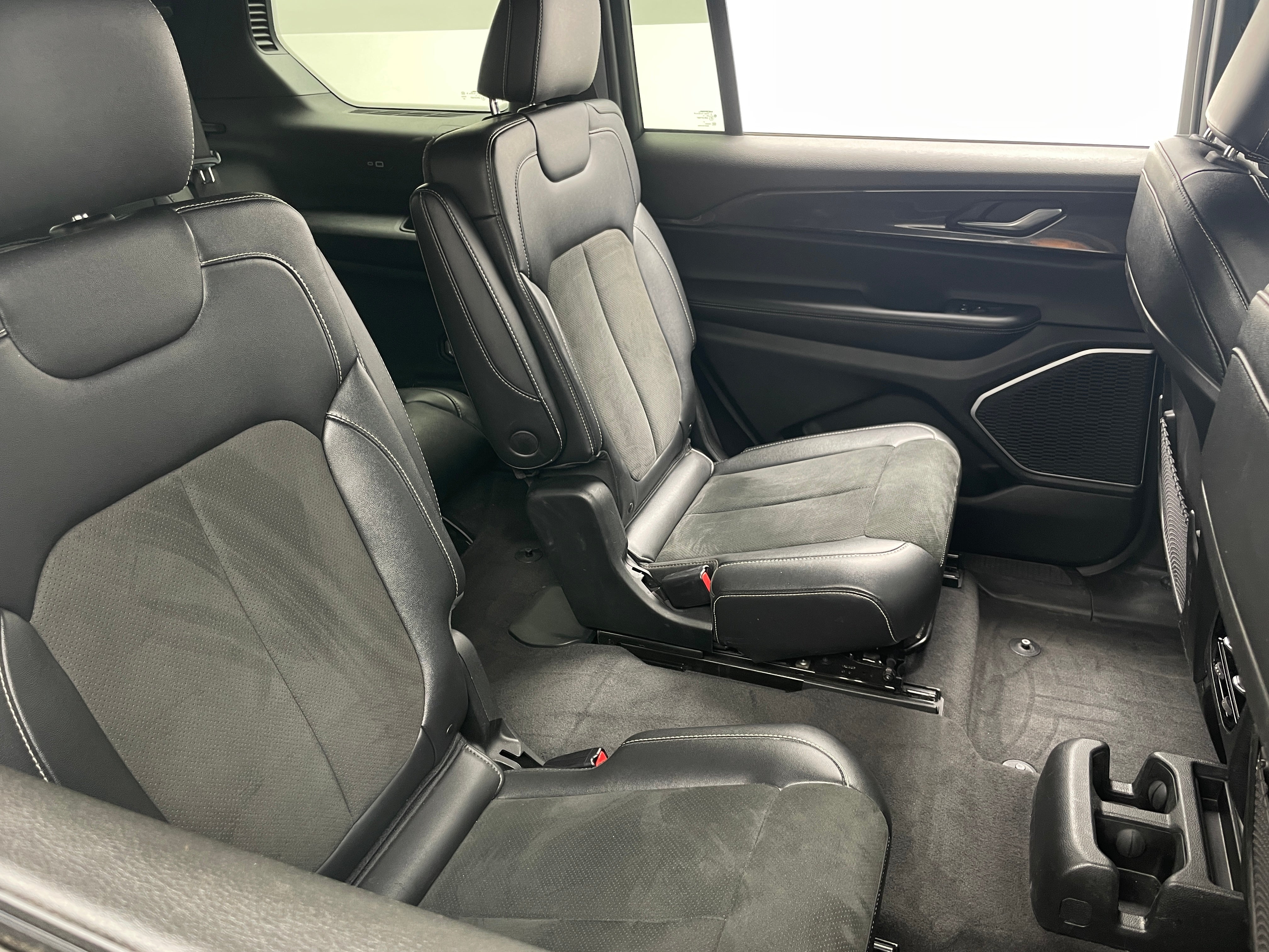 2022 Jeep Grand Cherokee L Altitude 5