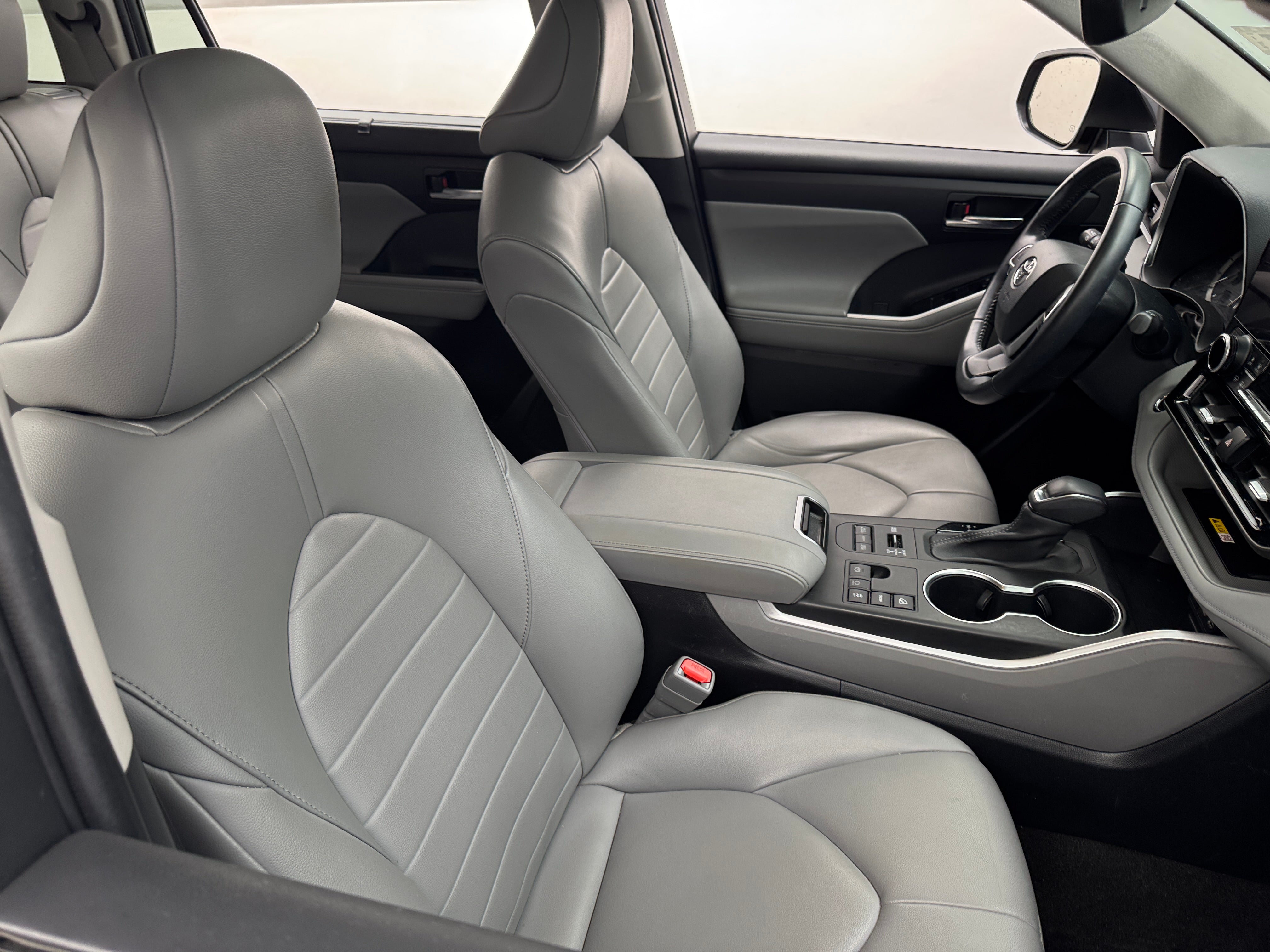2023 Toyota Highlander XLE 2