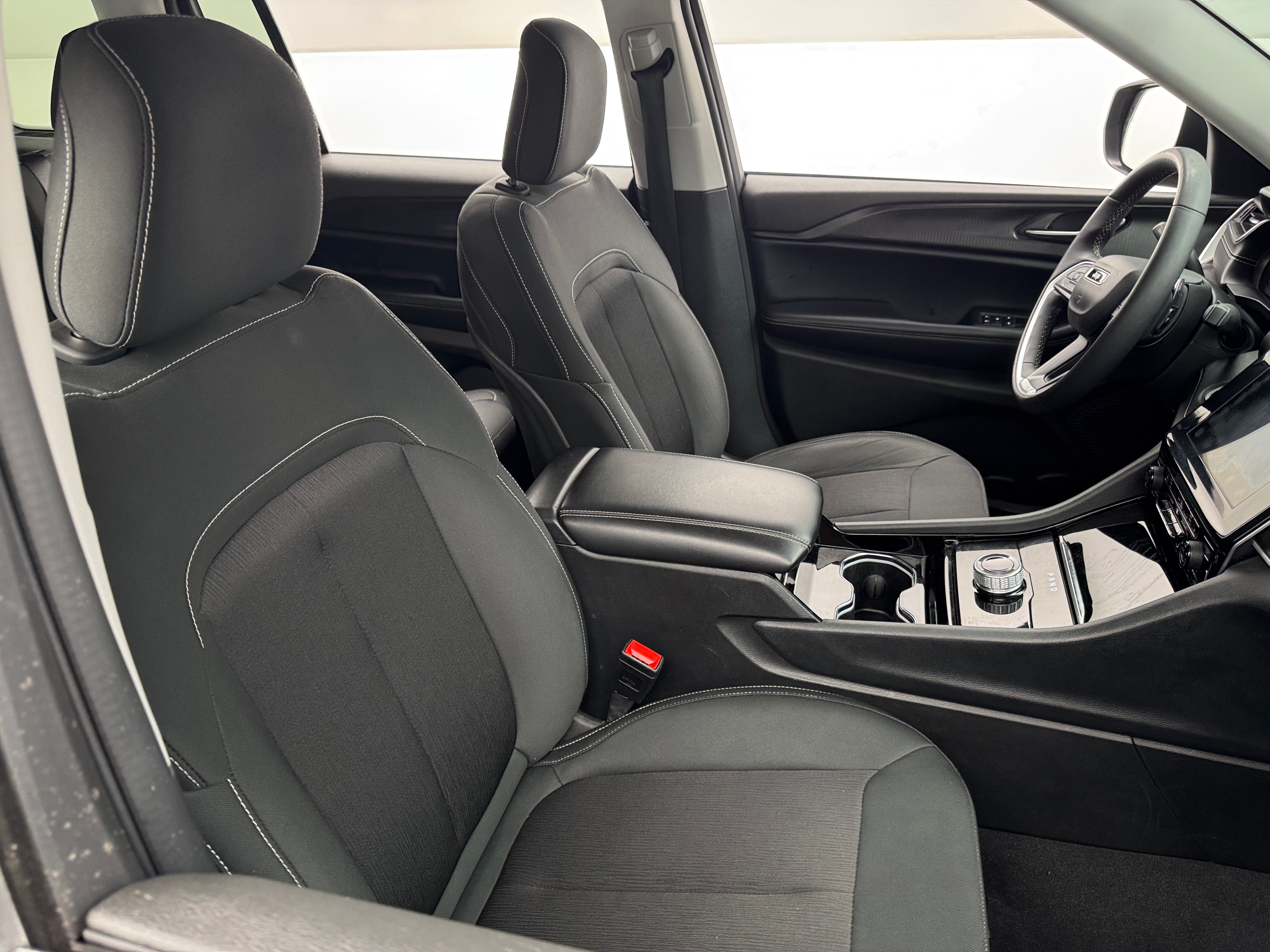 2023 Jeep Grand Cherokee L Laredo 2