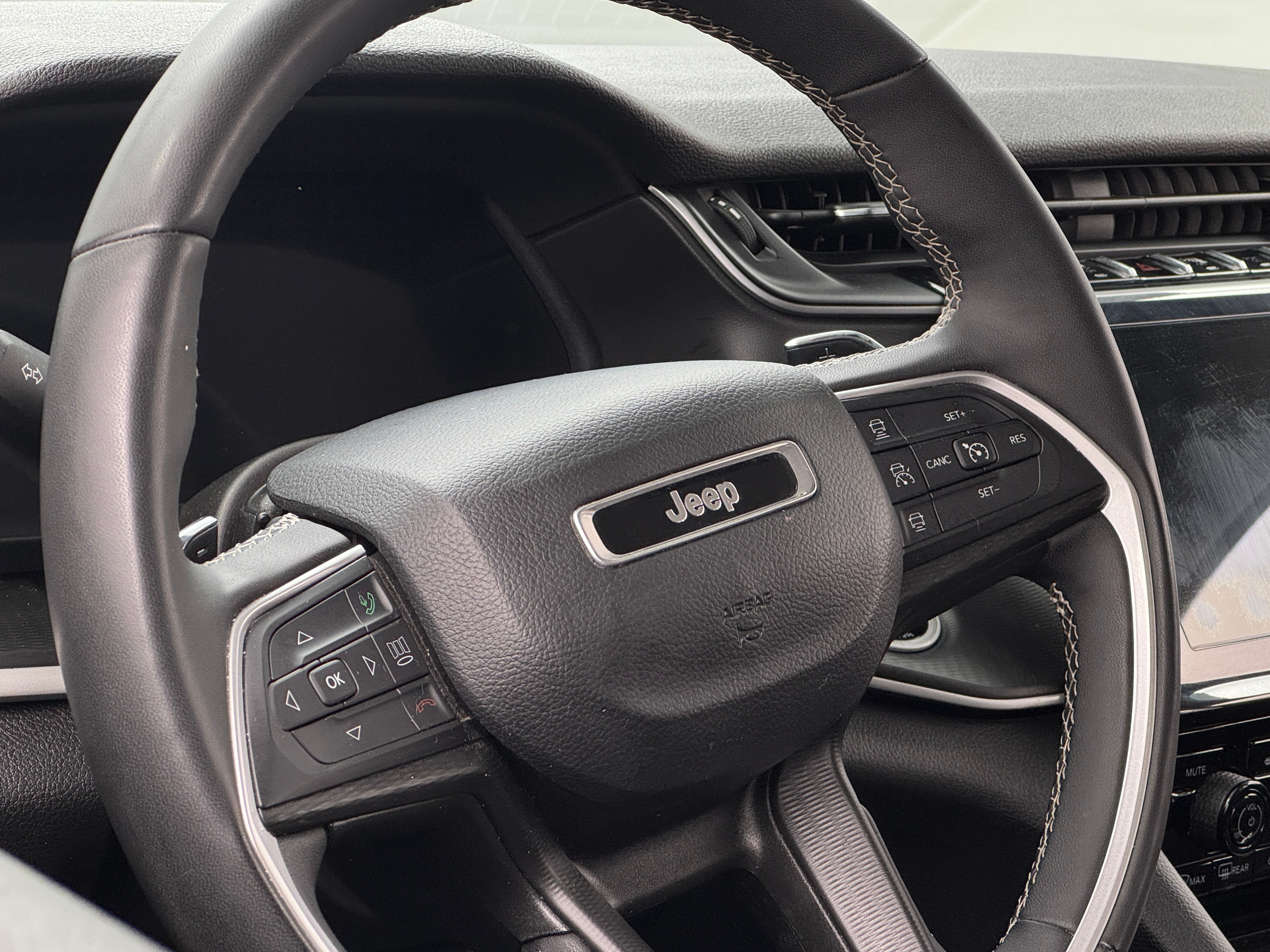 2023 Jeep Grand Cherokee L Laredo 5