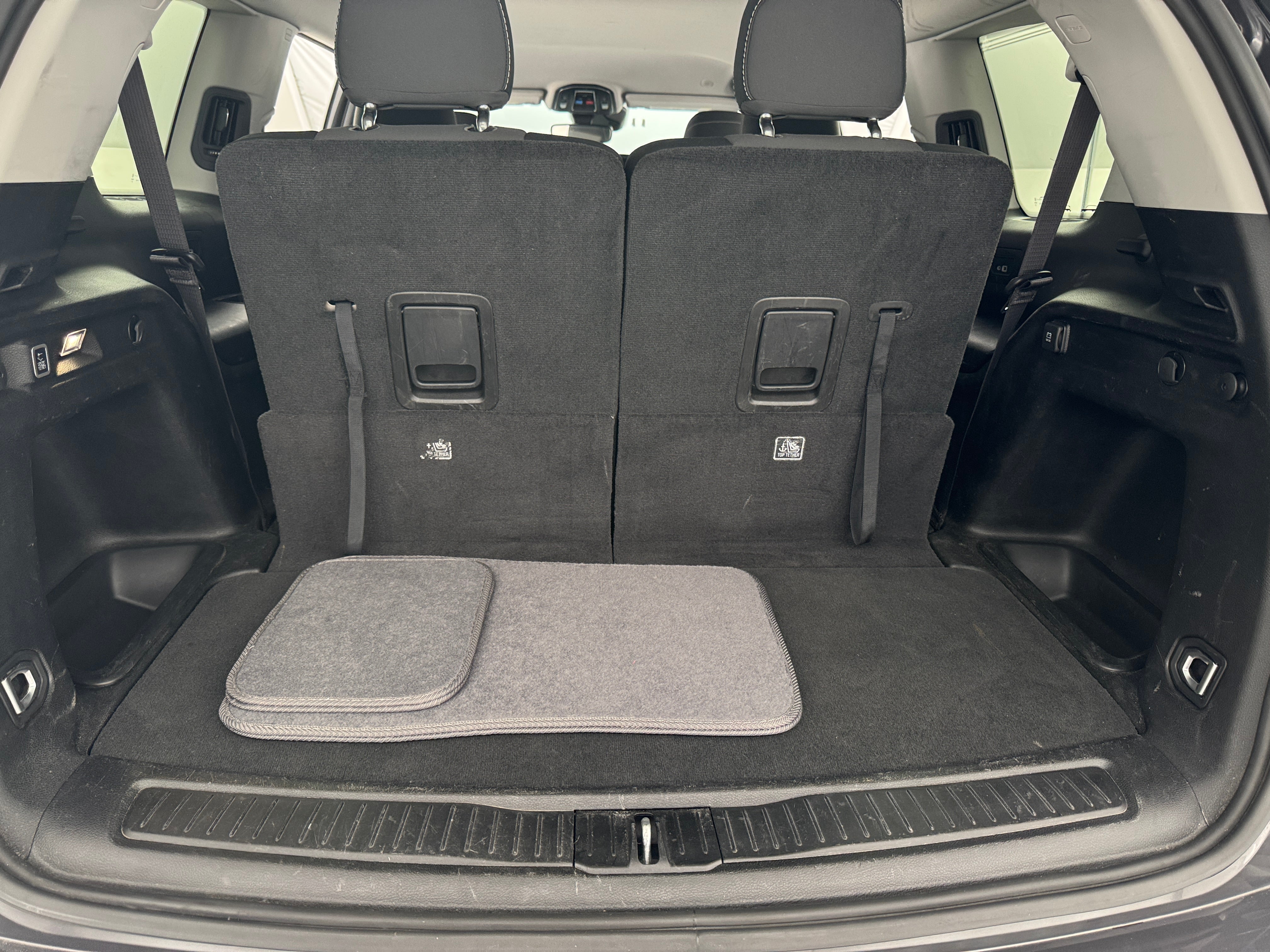 2023 Jeep Grand Cherokee L Laredo 7