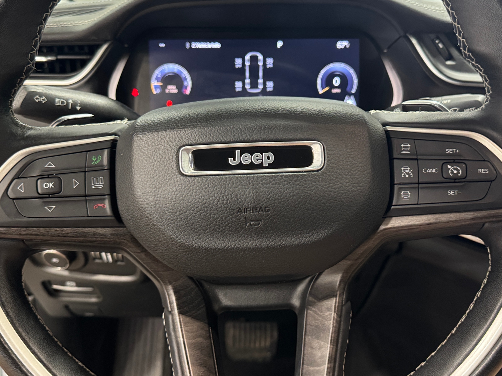 Thumbnail: 2022 Jeep Grand Cherokee L - 5