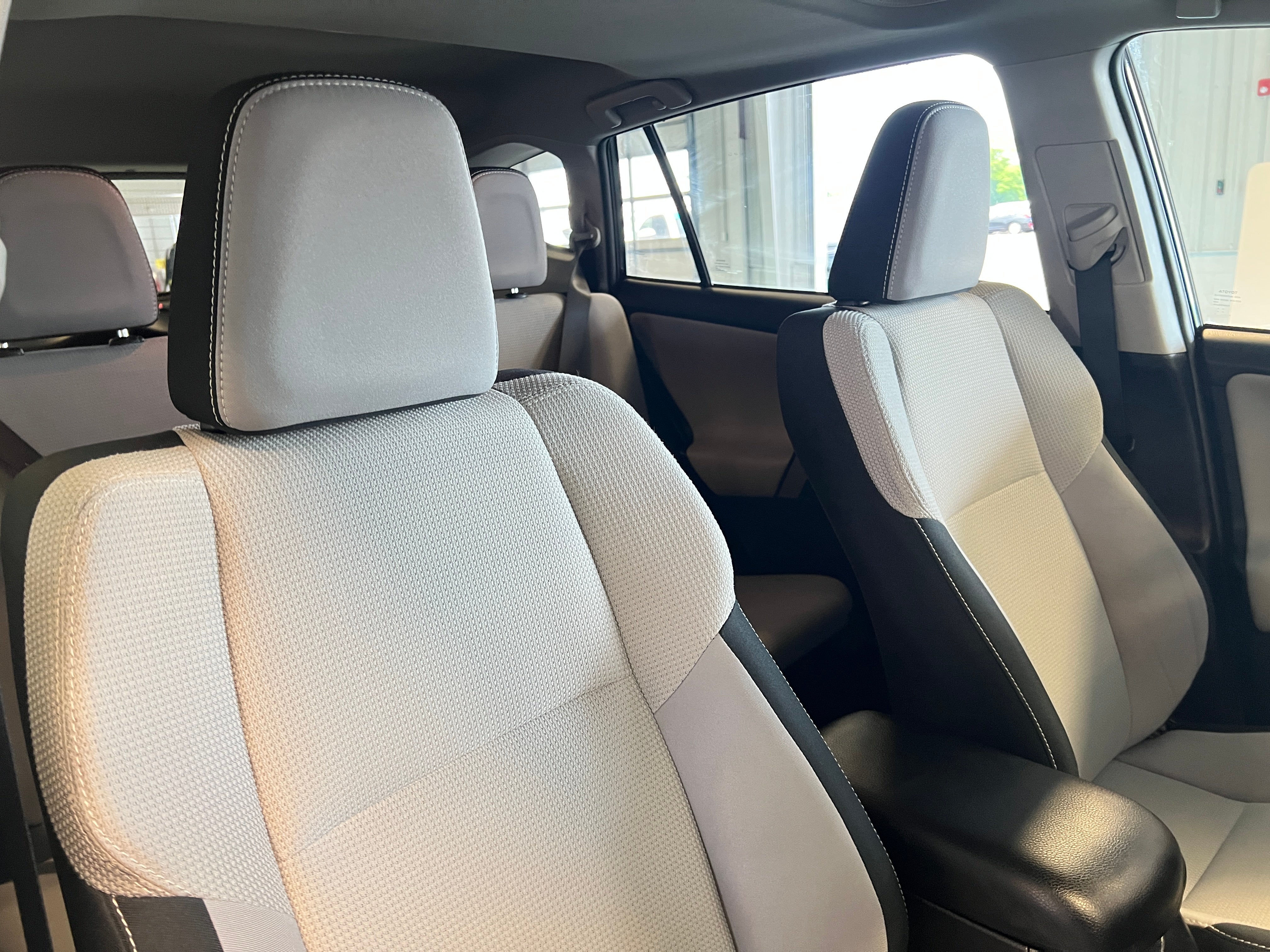 2016 Toyota RAV4 XLE 2