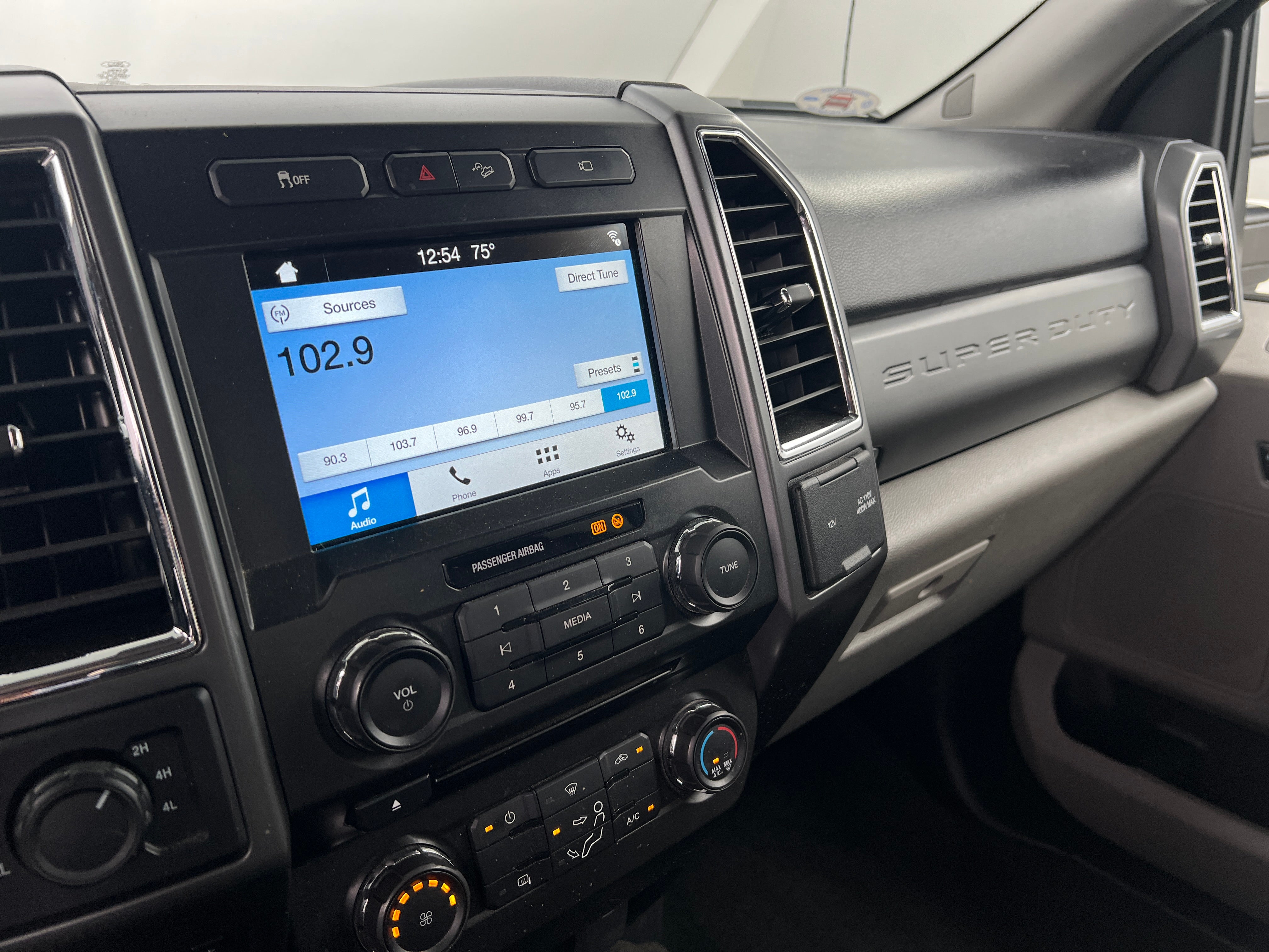 2017 Ford Econoline E-250 4