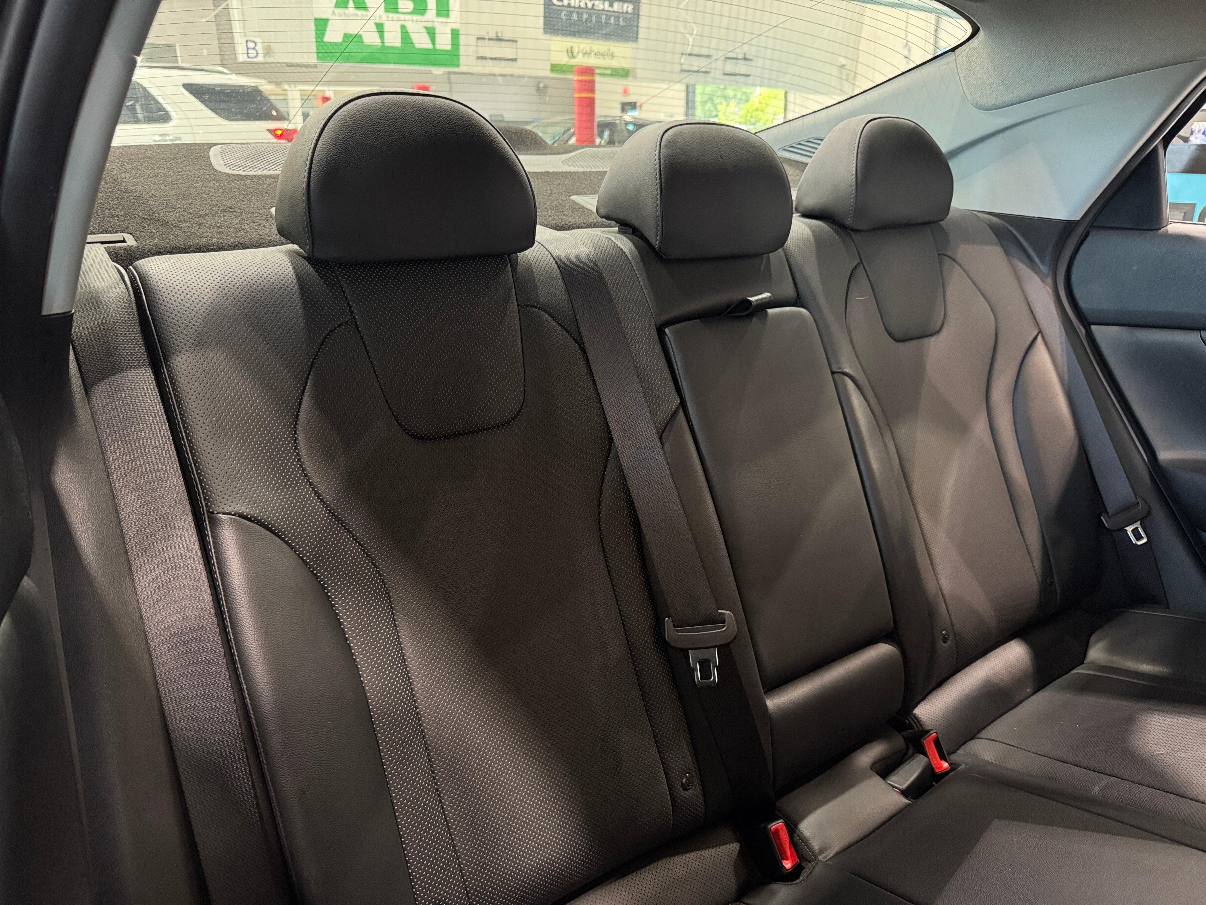 2022 Hyundai Elantra Limited Edition 5