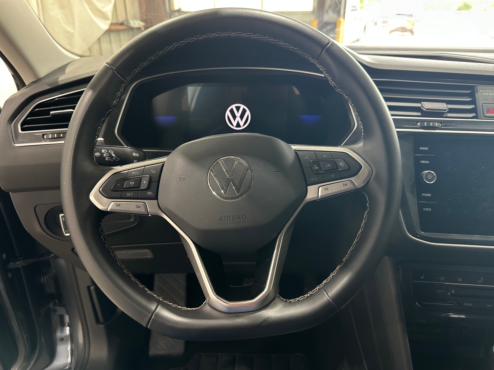 Thumbnail: 2024 Volkswagen Tiguan - 4