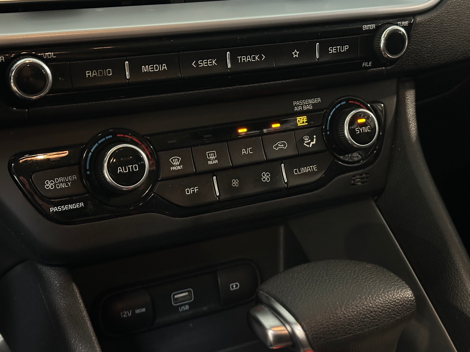 Thumbnail: 2020 Kia Niro - 4