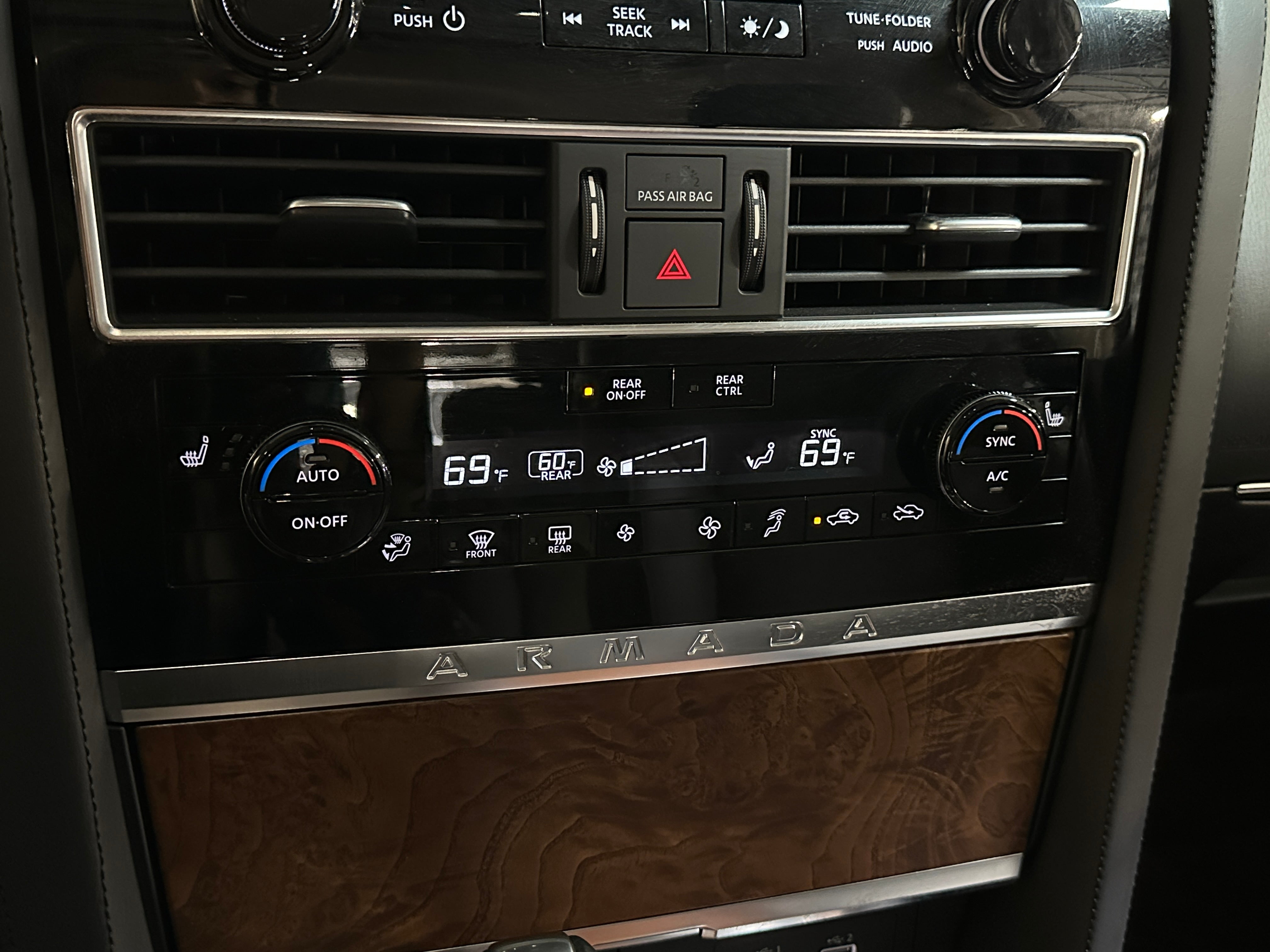2024 Nissan Armada SL 3
