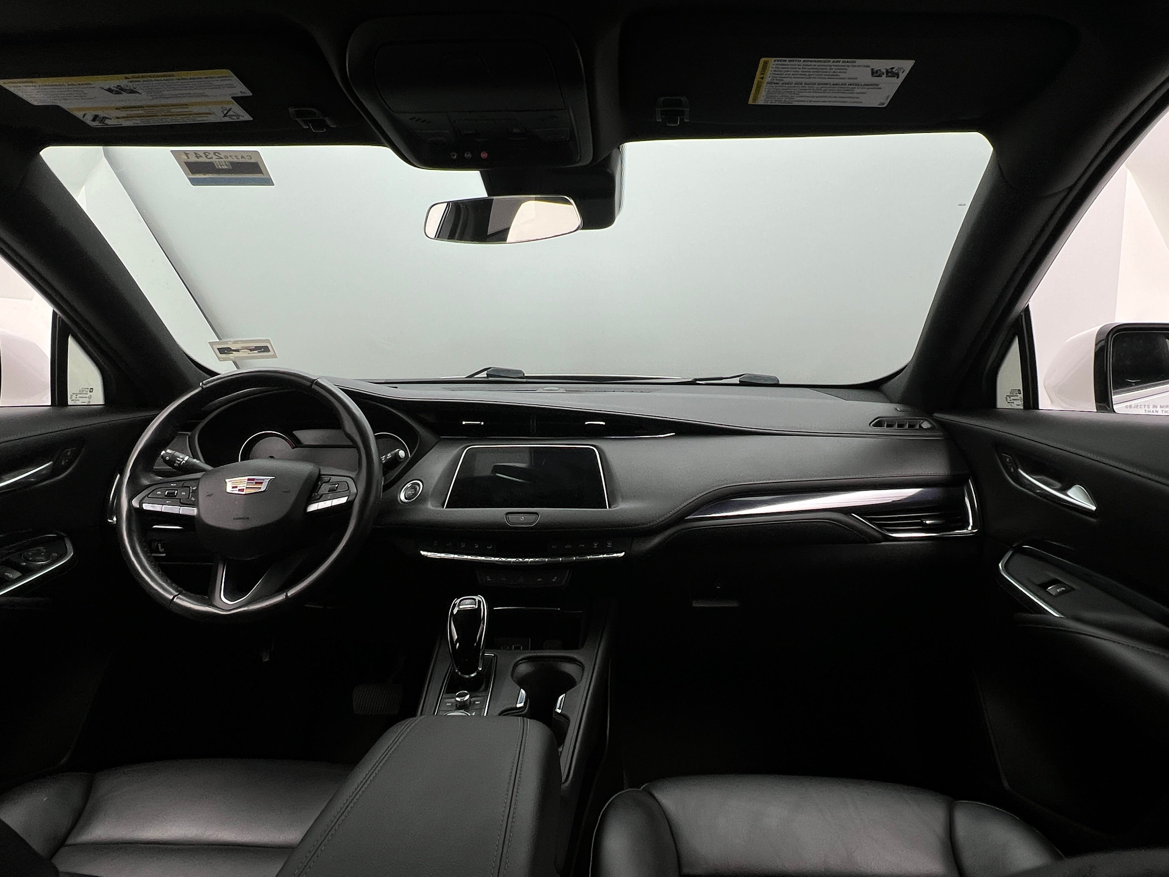 2023 Cadillac XT4 Luxury 2