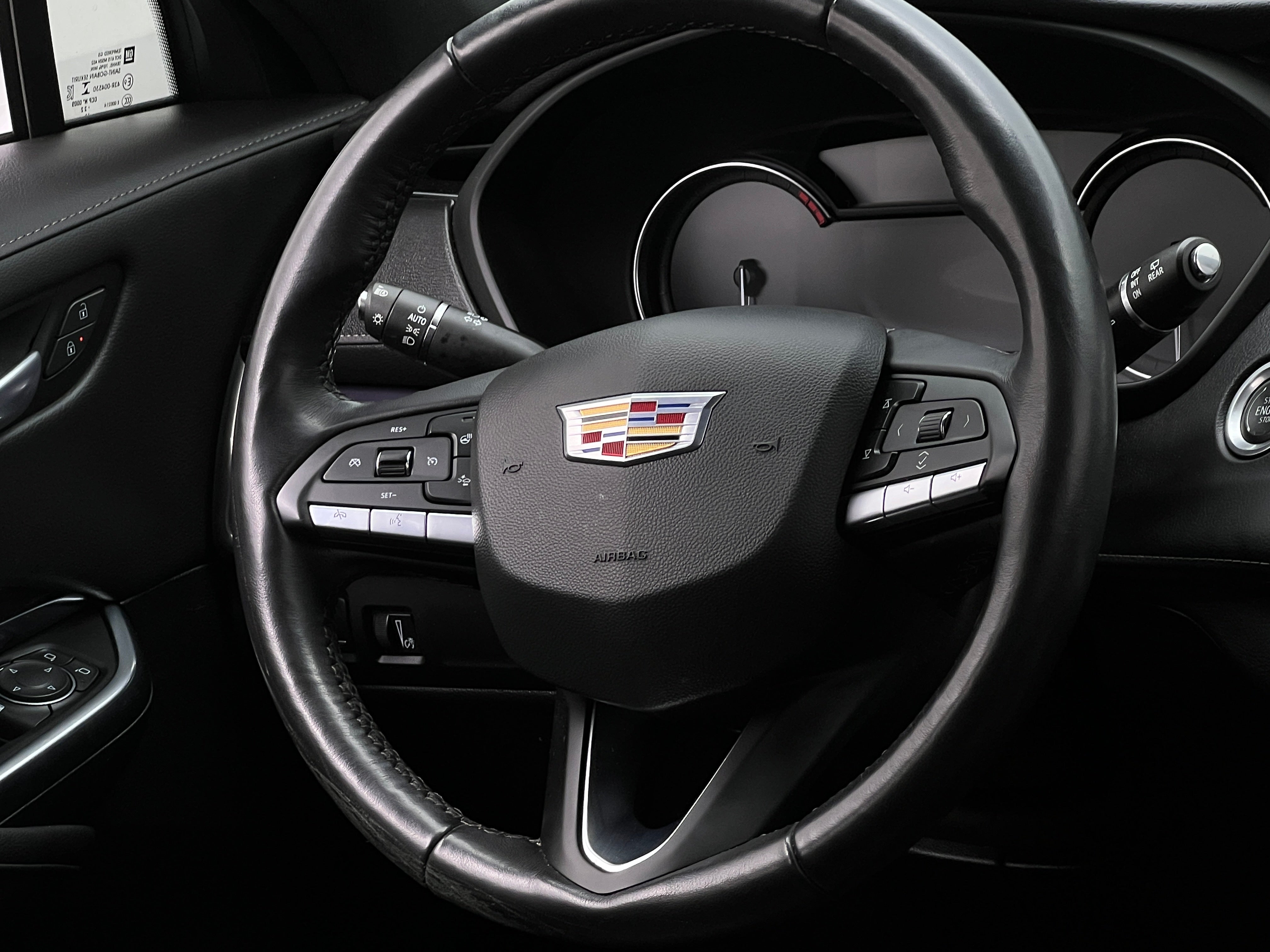 2023 Cadillac XT4 Luxury 4