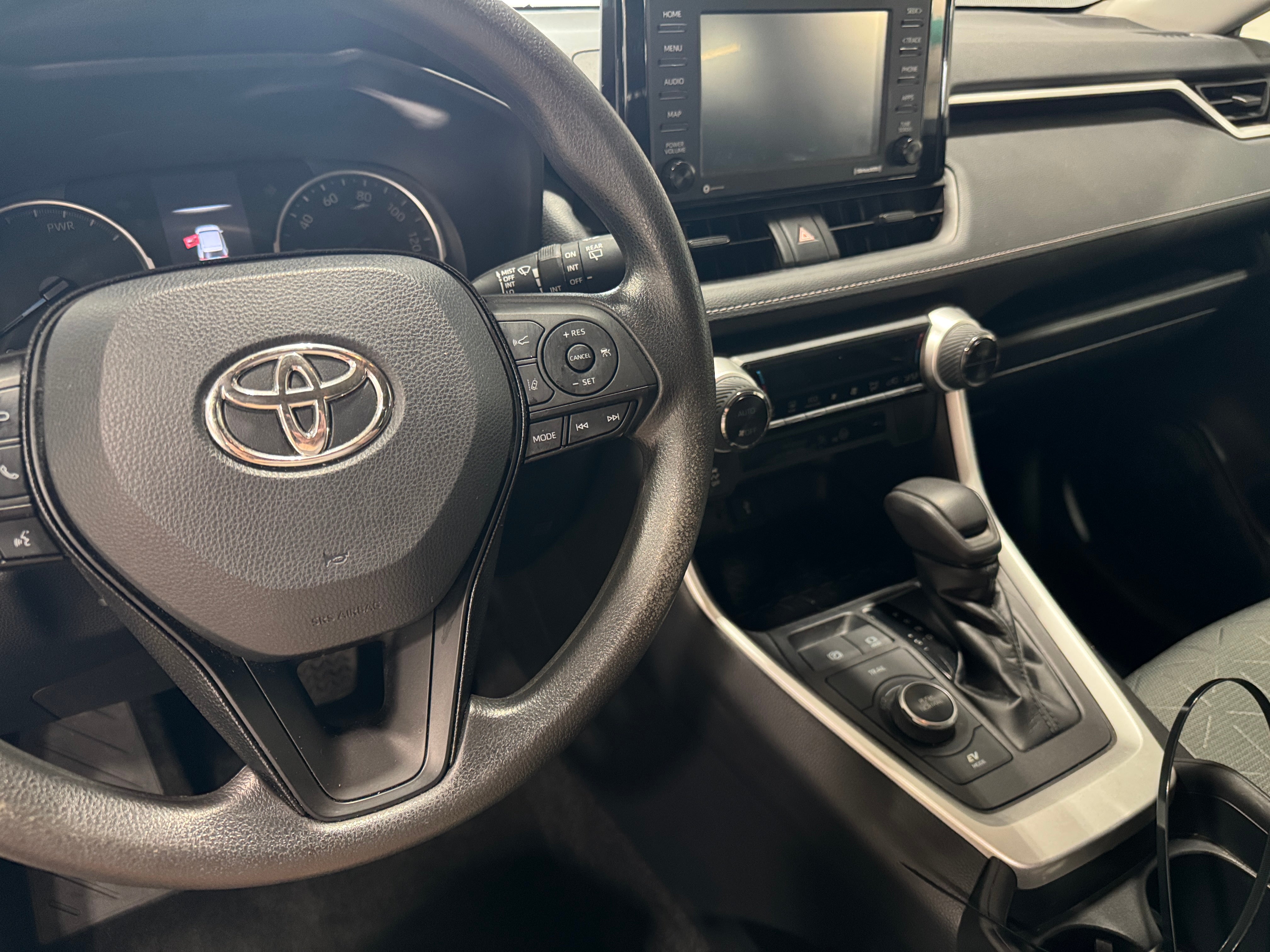2021 Toyota RAV4 XLE 3