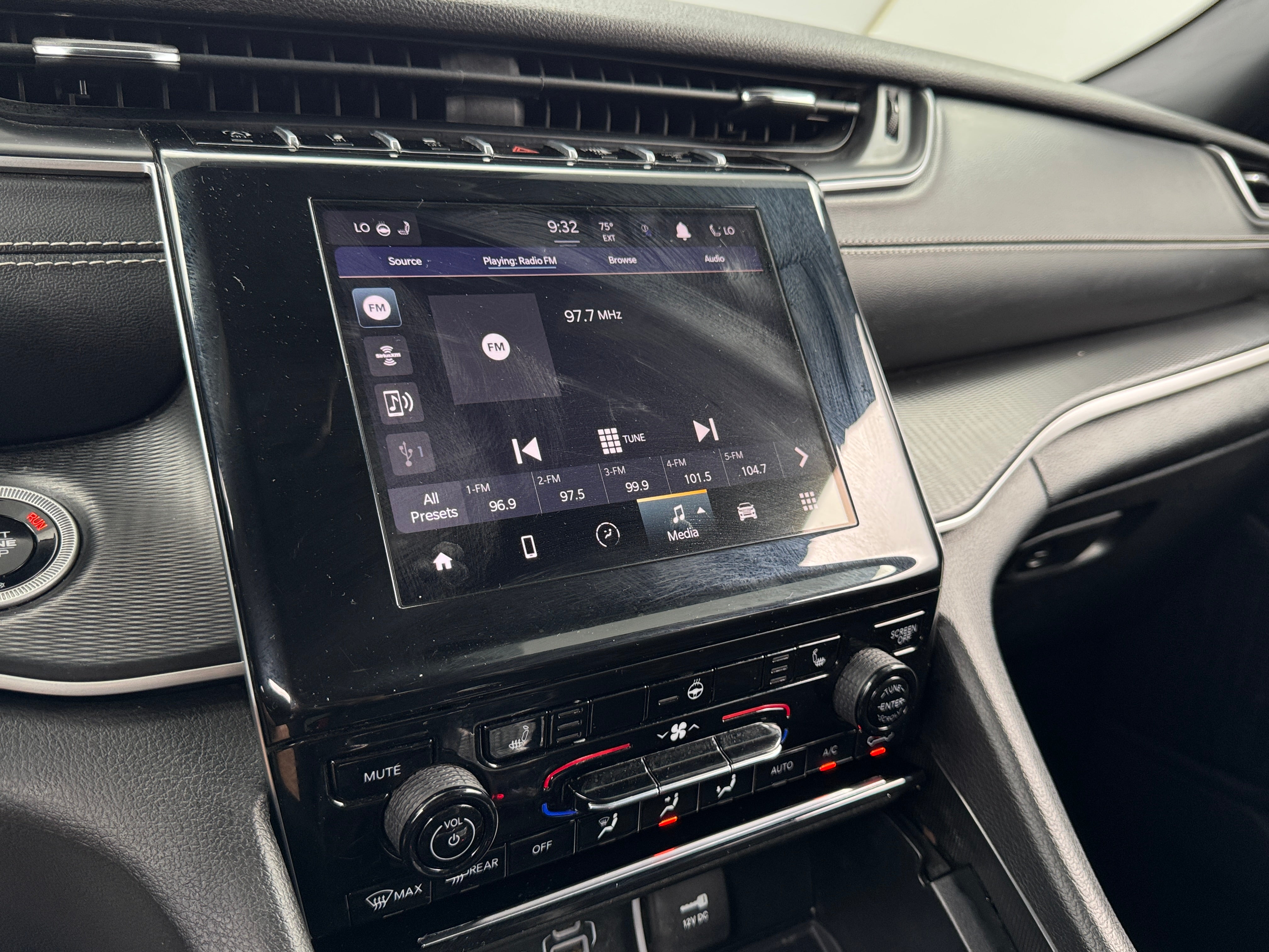 2024 Jeep Grand Cherokee Altitude 3
