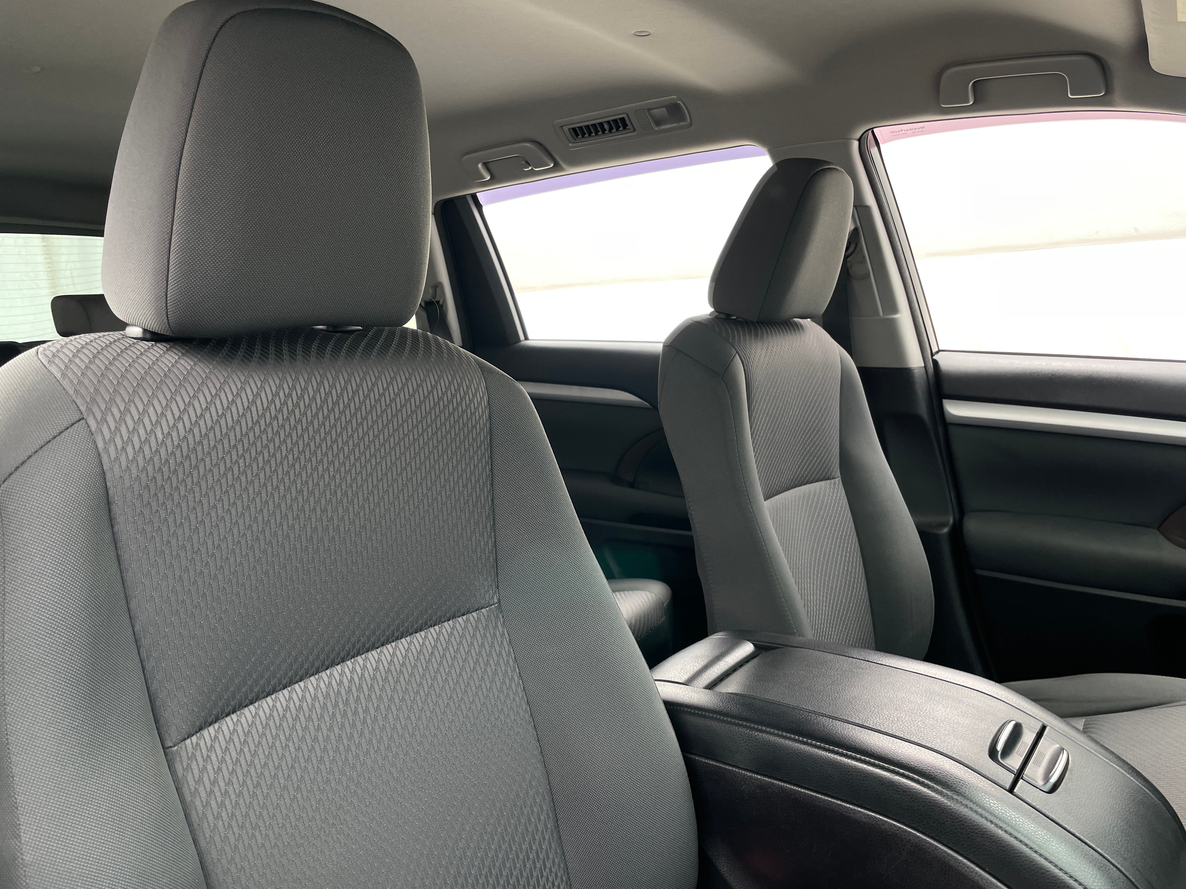 2017 Toyota Highlander LE 2