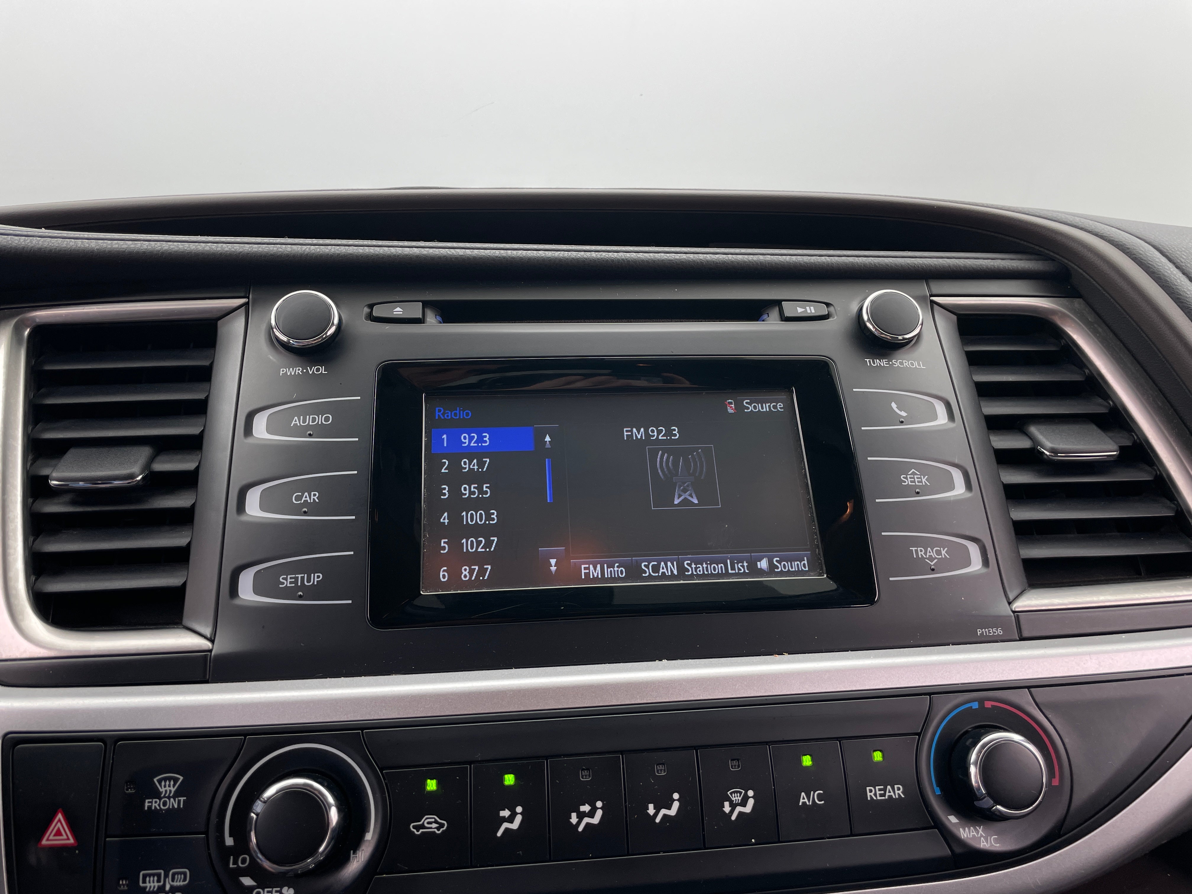 2017 Toyota Highlander LE 4