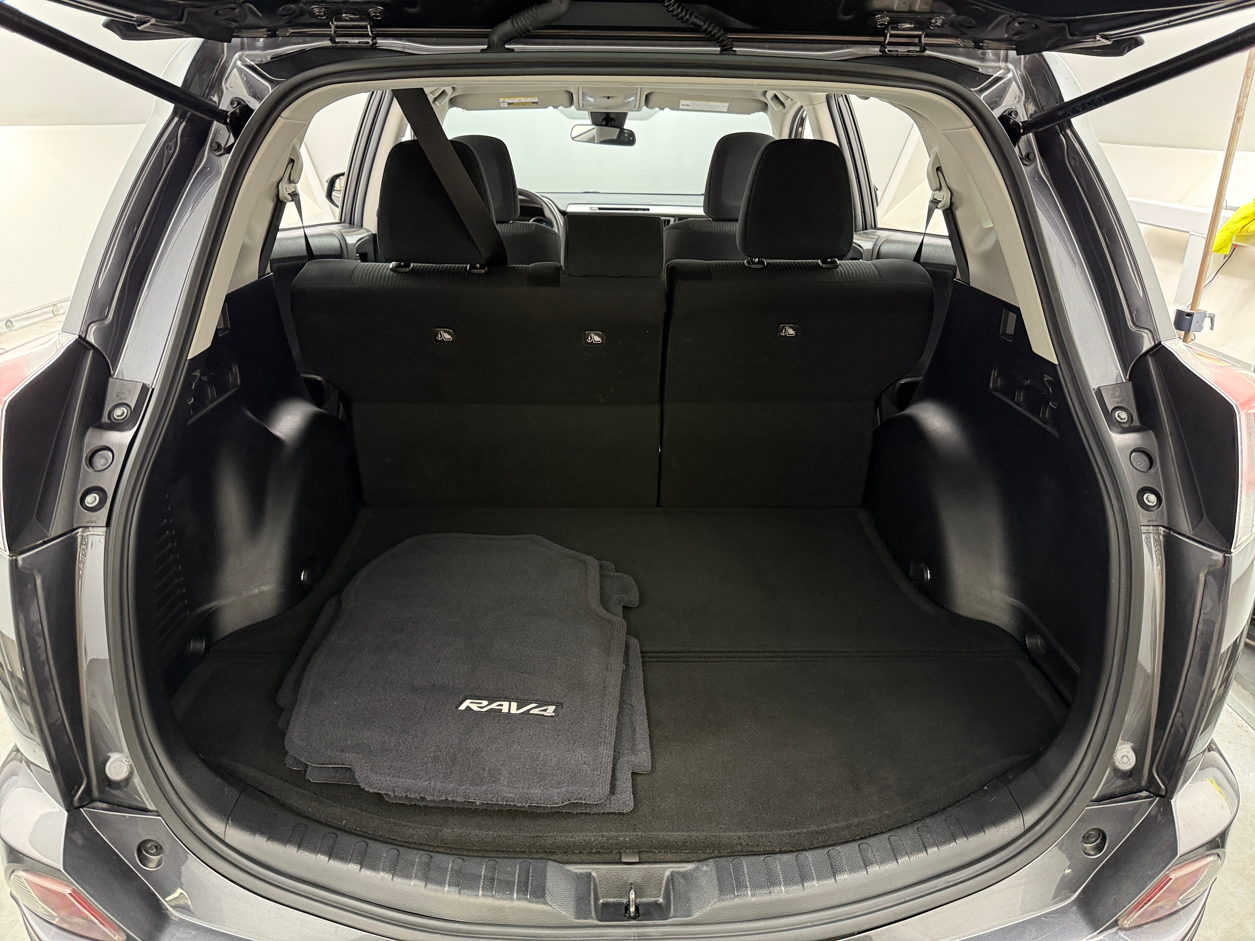 2018 Toyota RAV4 LE 7