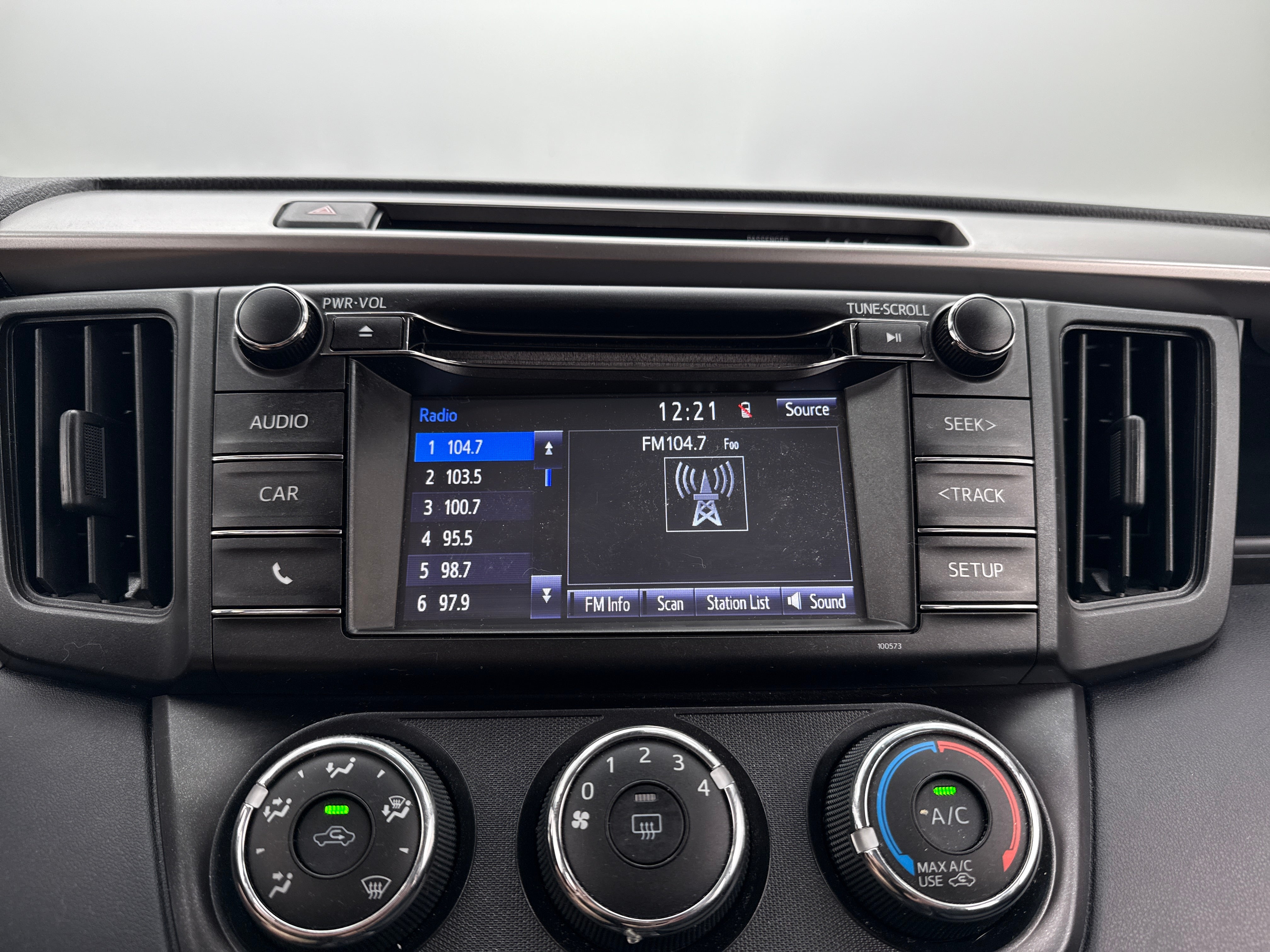 2018 Toyota RAV4 LE 4