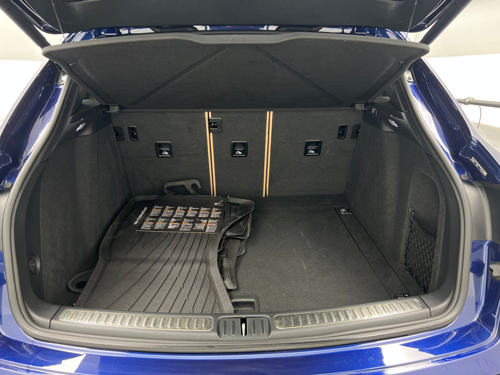 Thumbnail: 2024 Porsche Macan - 6