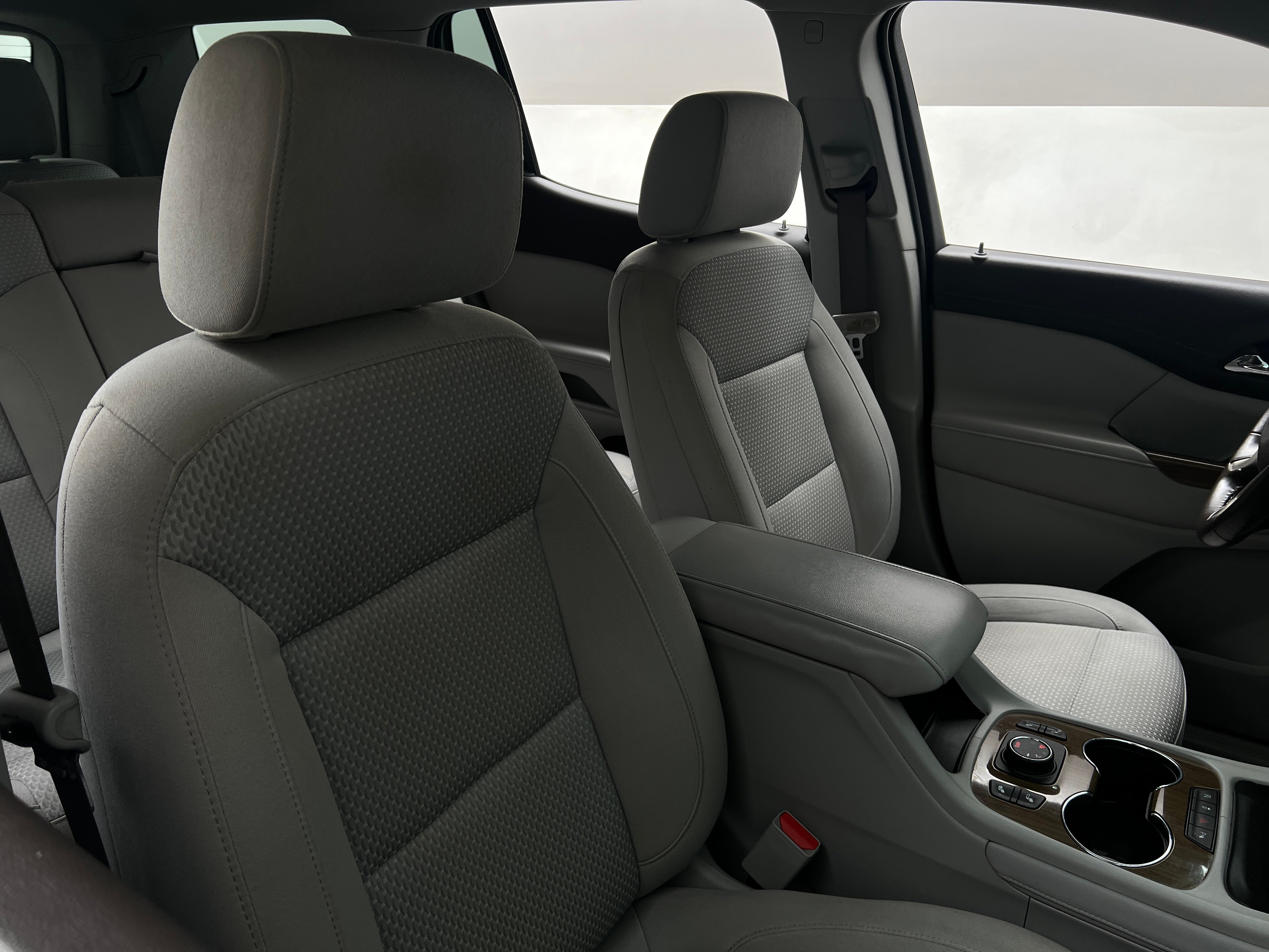 2020 GMC Acadia SLE 2