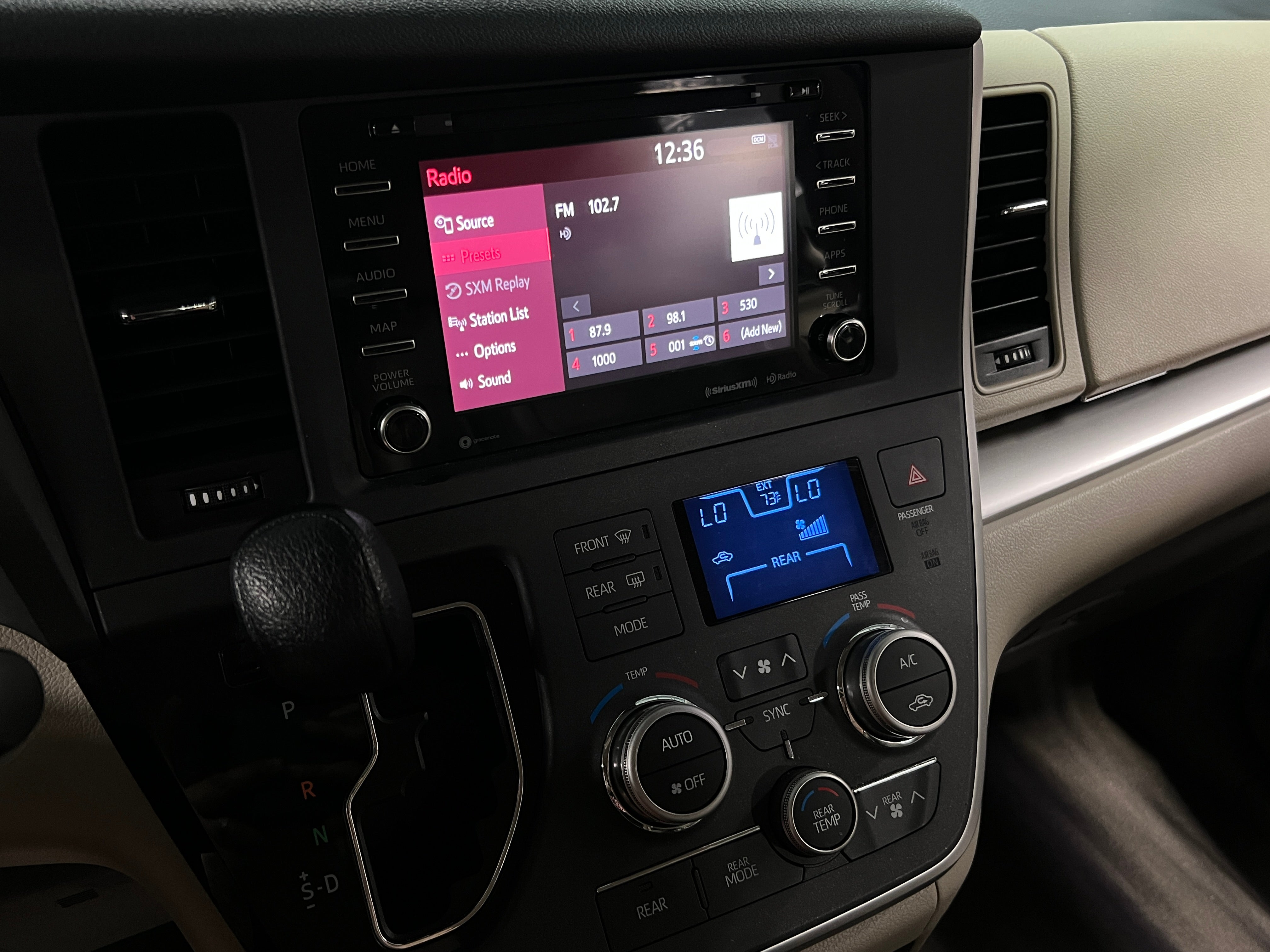 2020 Toyota Sienna LE 4