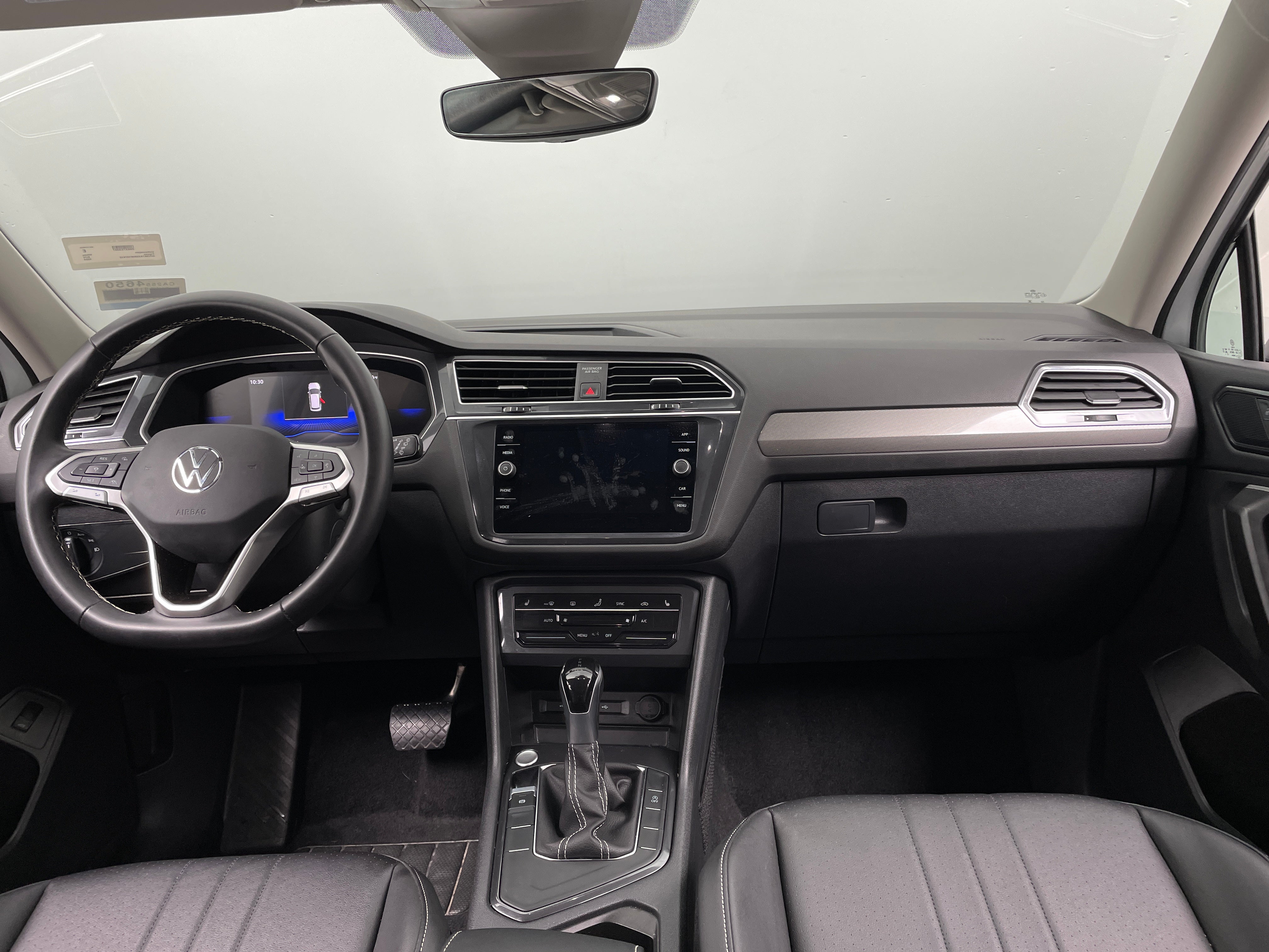 2024 Volkswagen Tiguan SE 2