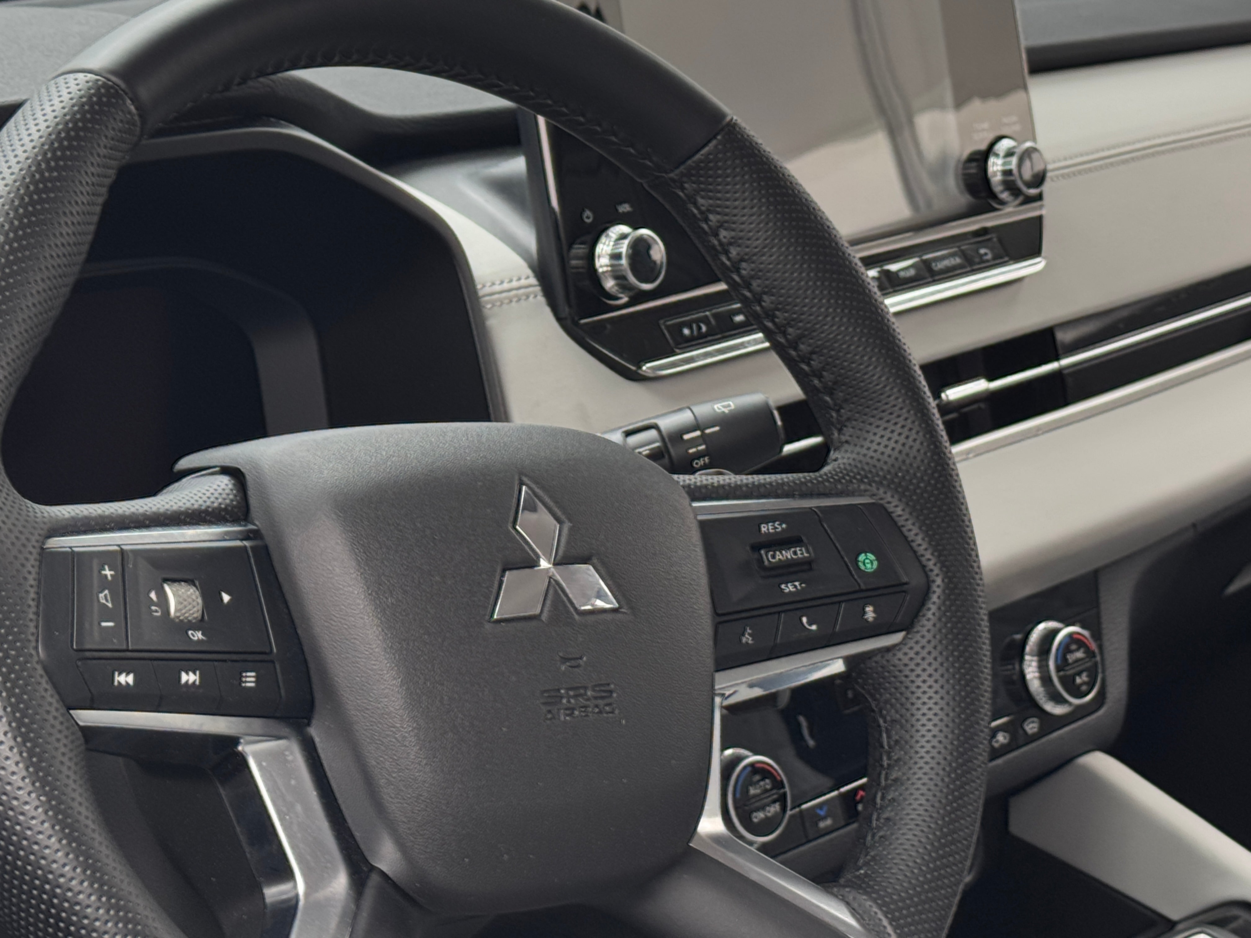 2023 Mitsubishi Outlander SEL 4