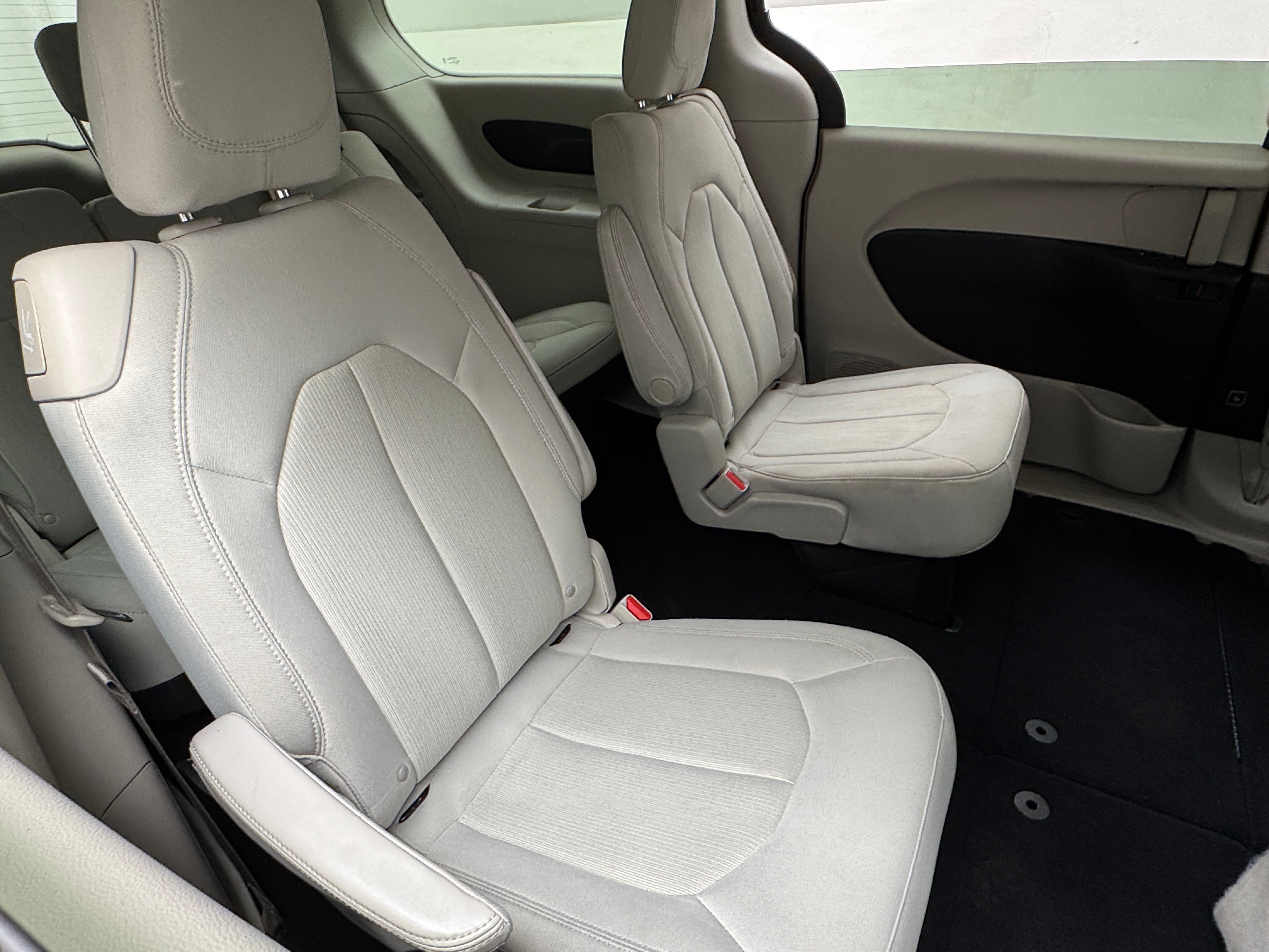 Thumbnail: 2017 Chrysler Pacifica - 6