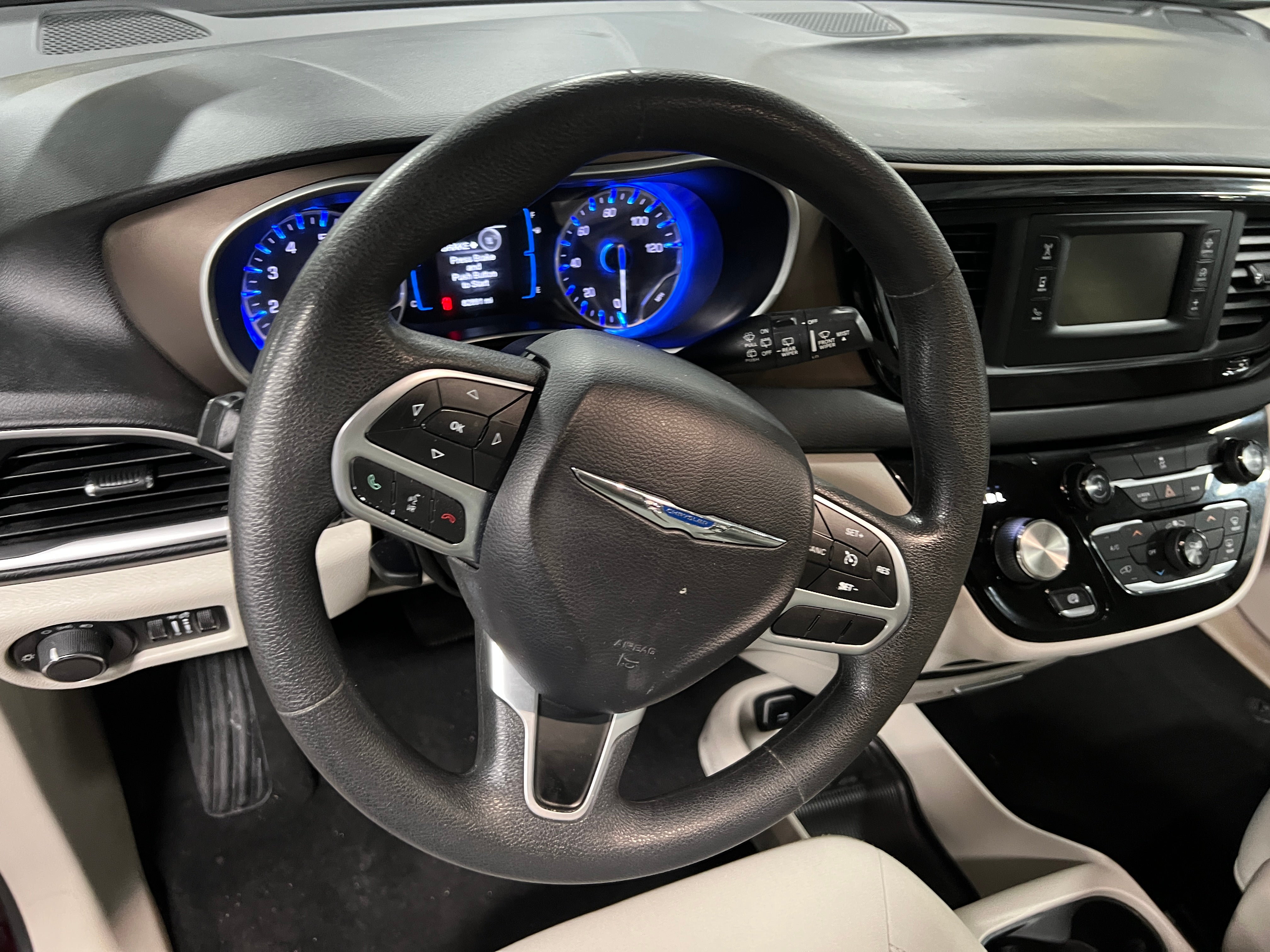 Thumbnail: 2017 Chrysler Pacifica - 5