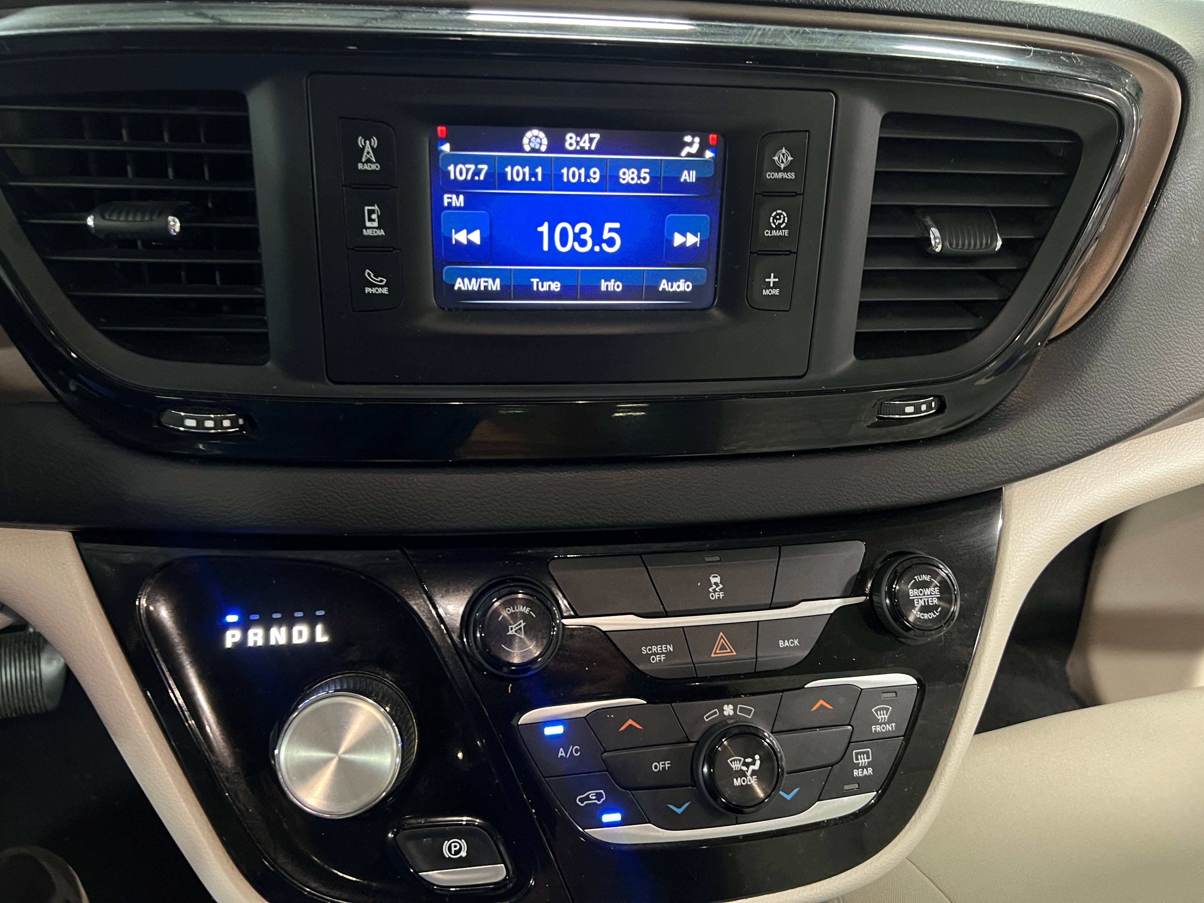 Thumbnail: 2017 Chrysler Pacifica - 4