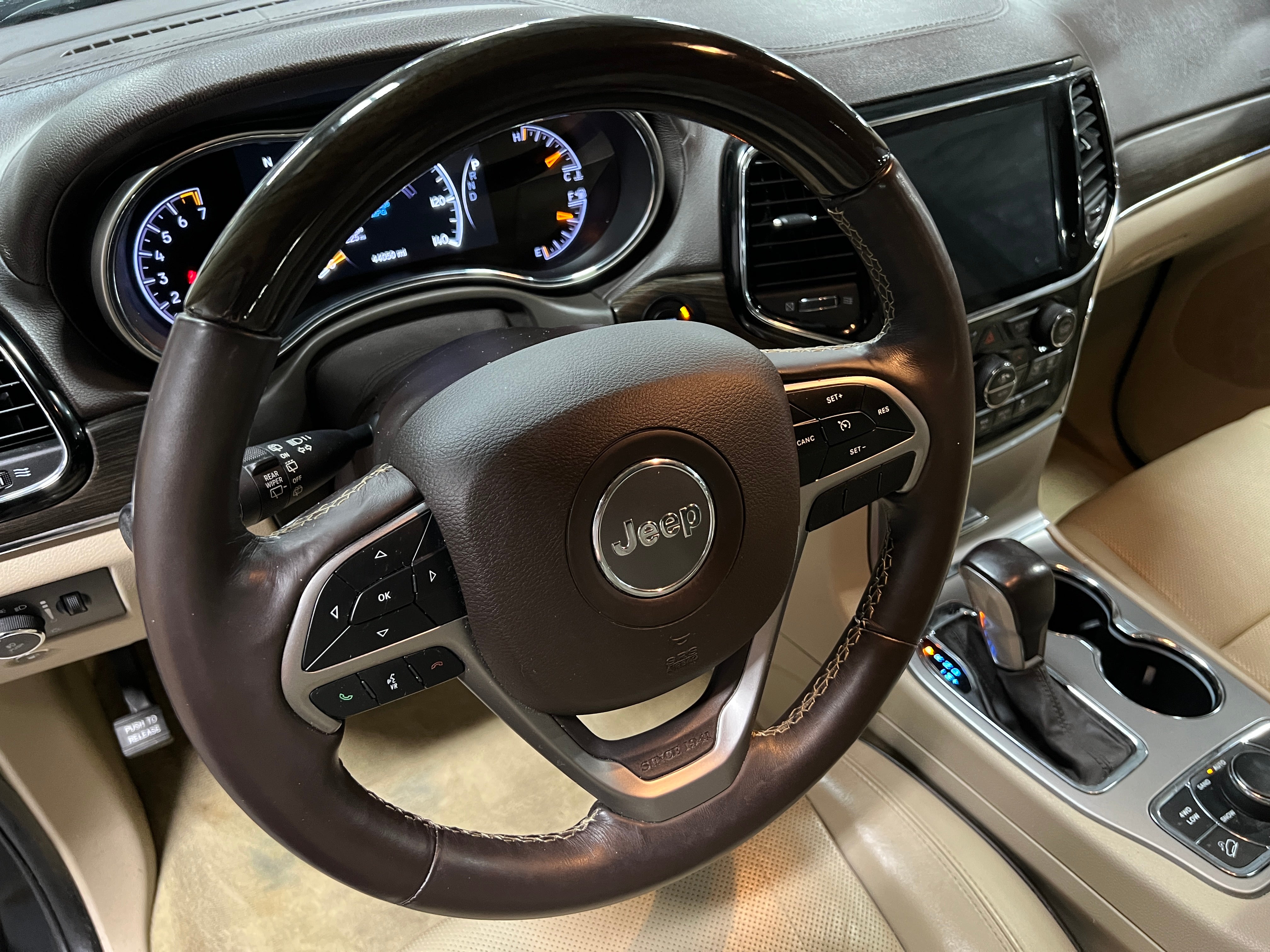 2020 Jeep Grand Cherokee Overland 4