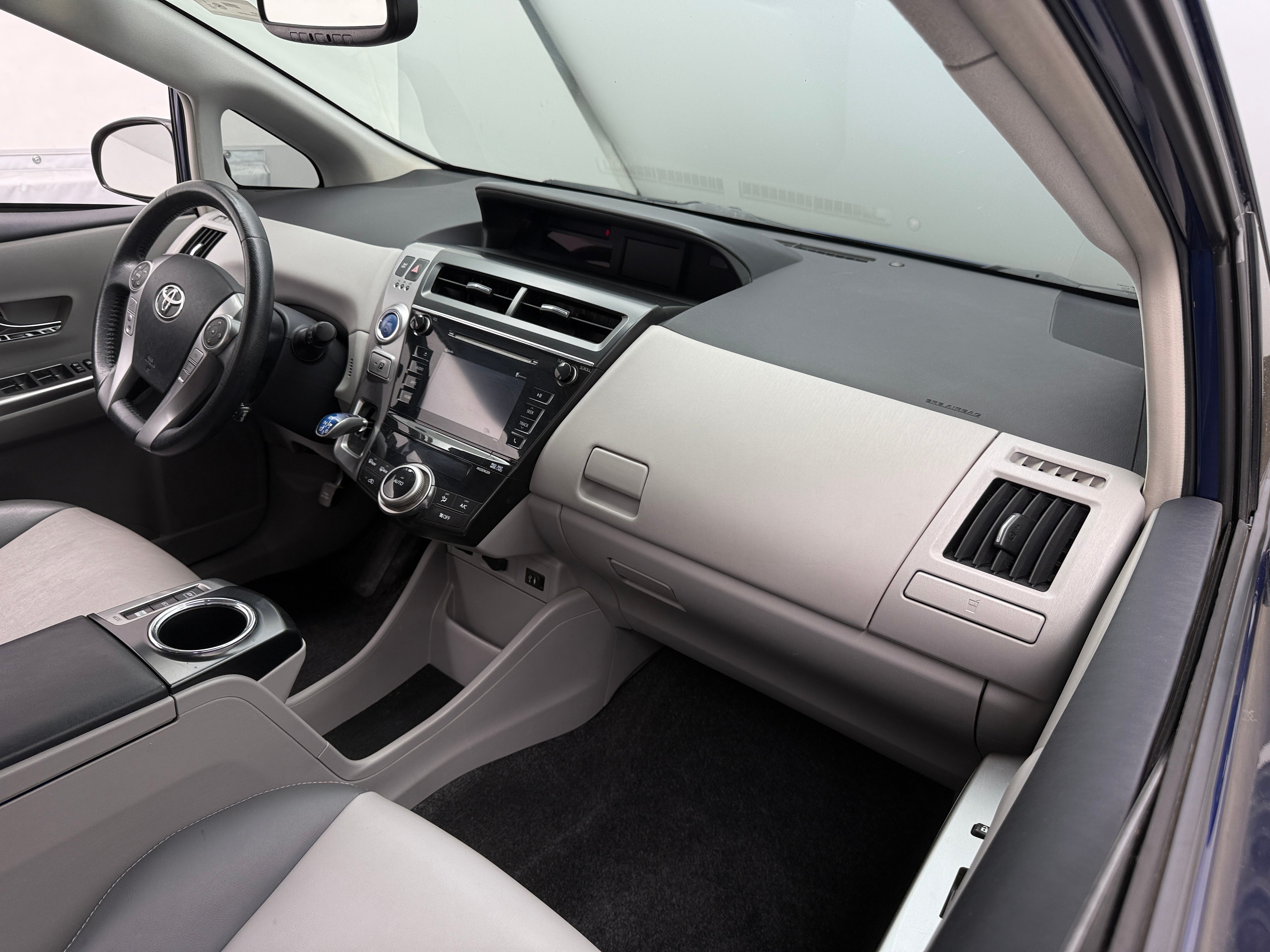 2015 Toyota Prius v Five 2