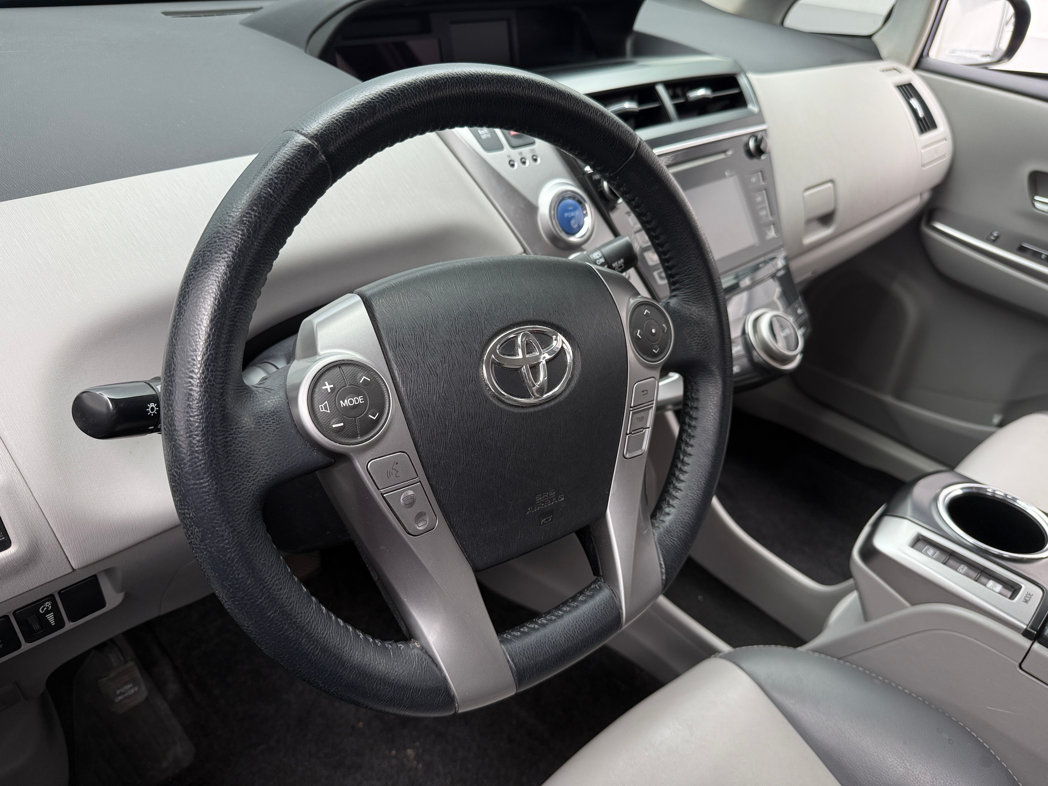 2015 Toyota Prius v Five 4