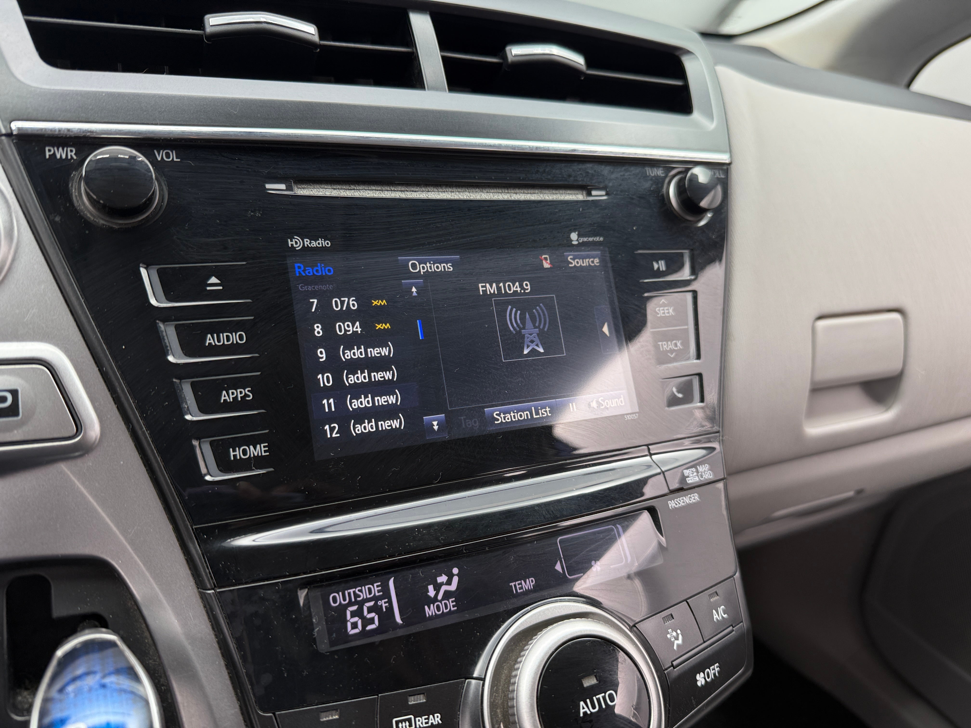 2015 Toyota Prius v Five 3