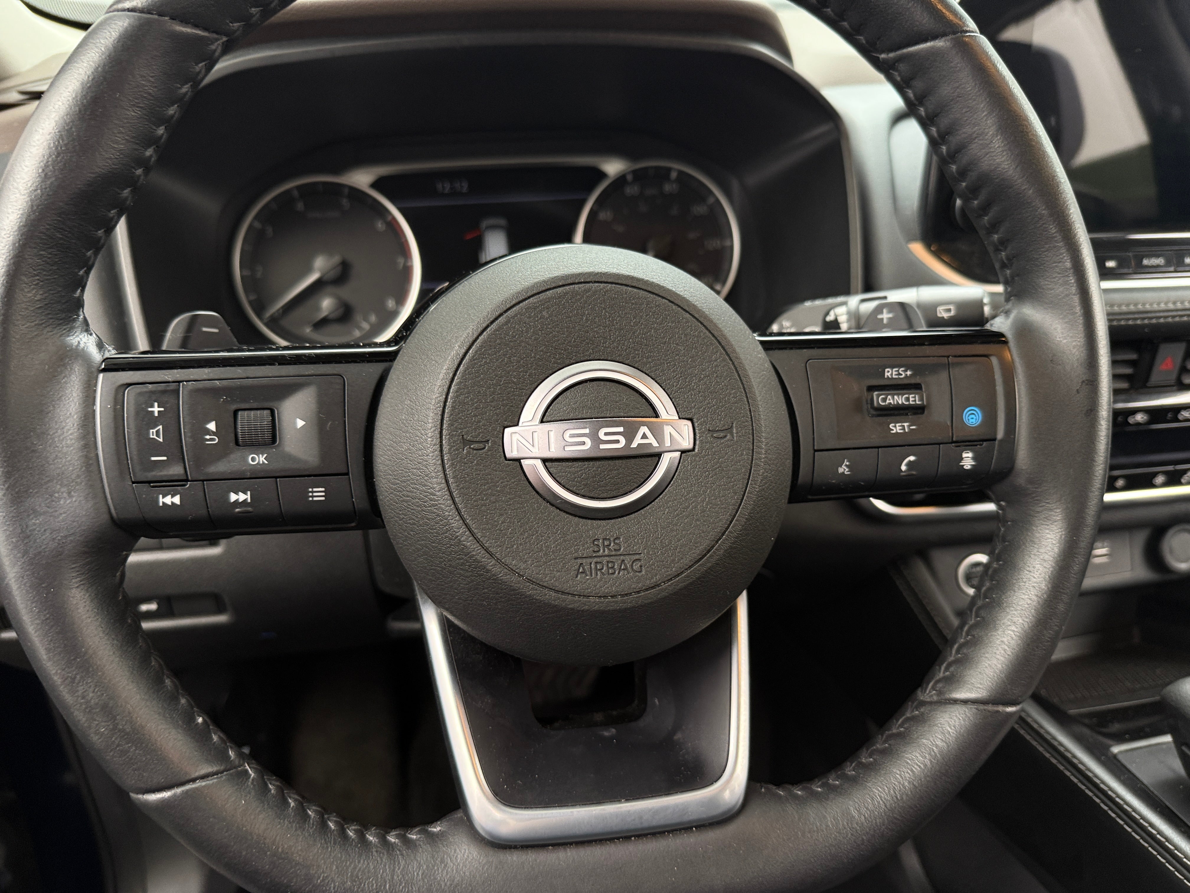 2023 Nissan Rogue SL 4