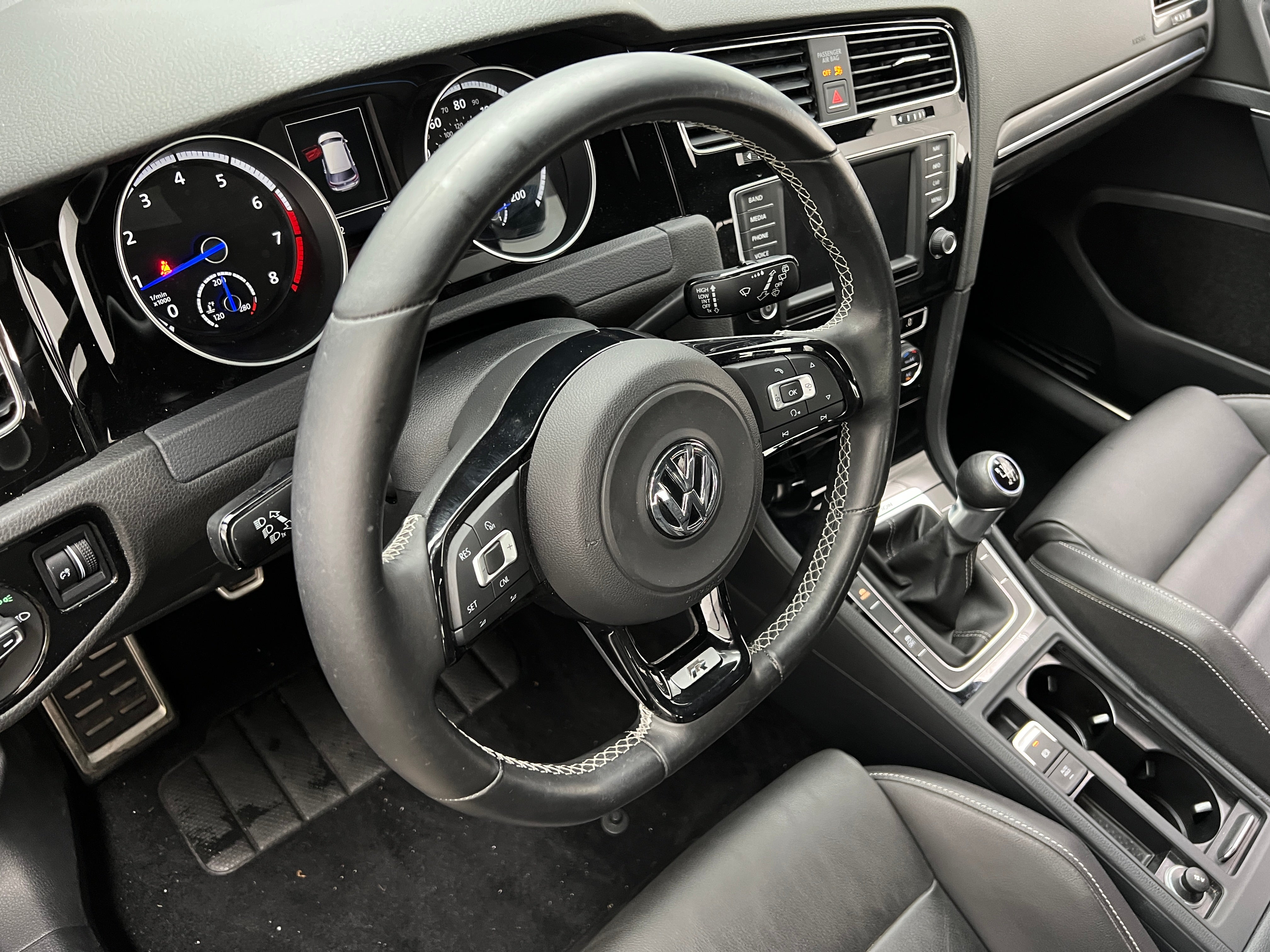 2016 Volkswagen Golf R 4