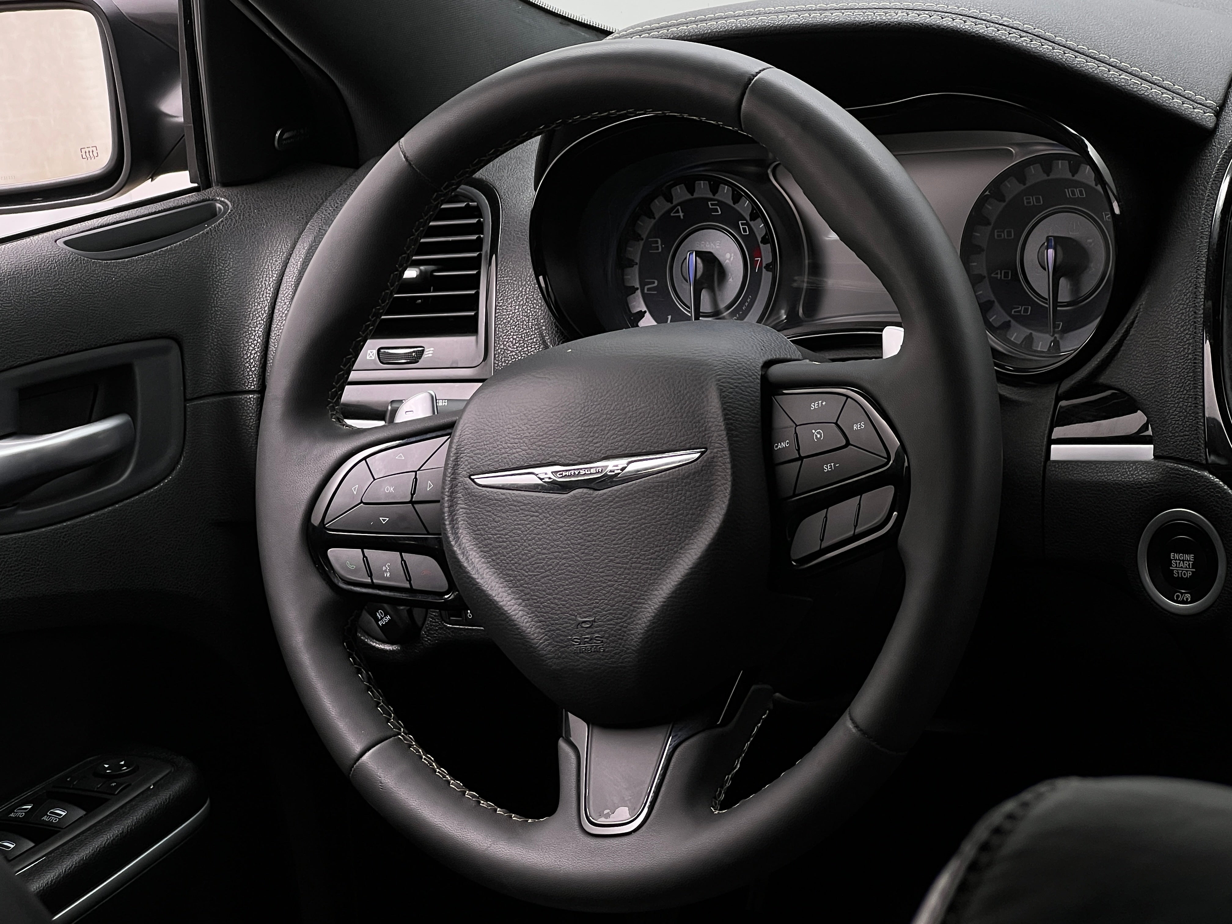 2023 Chrysler 300 S 4