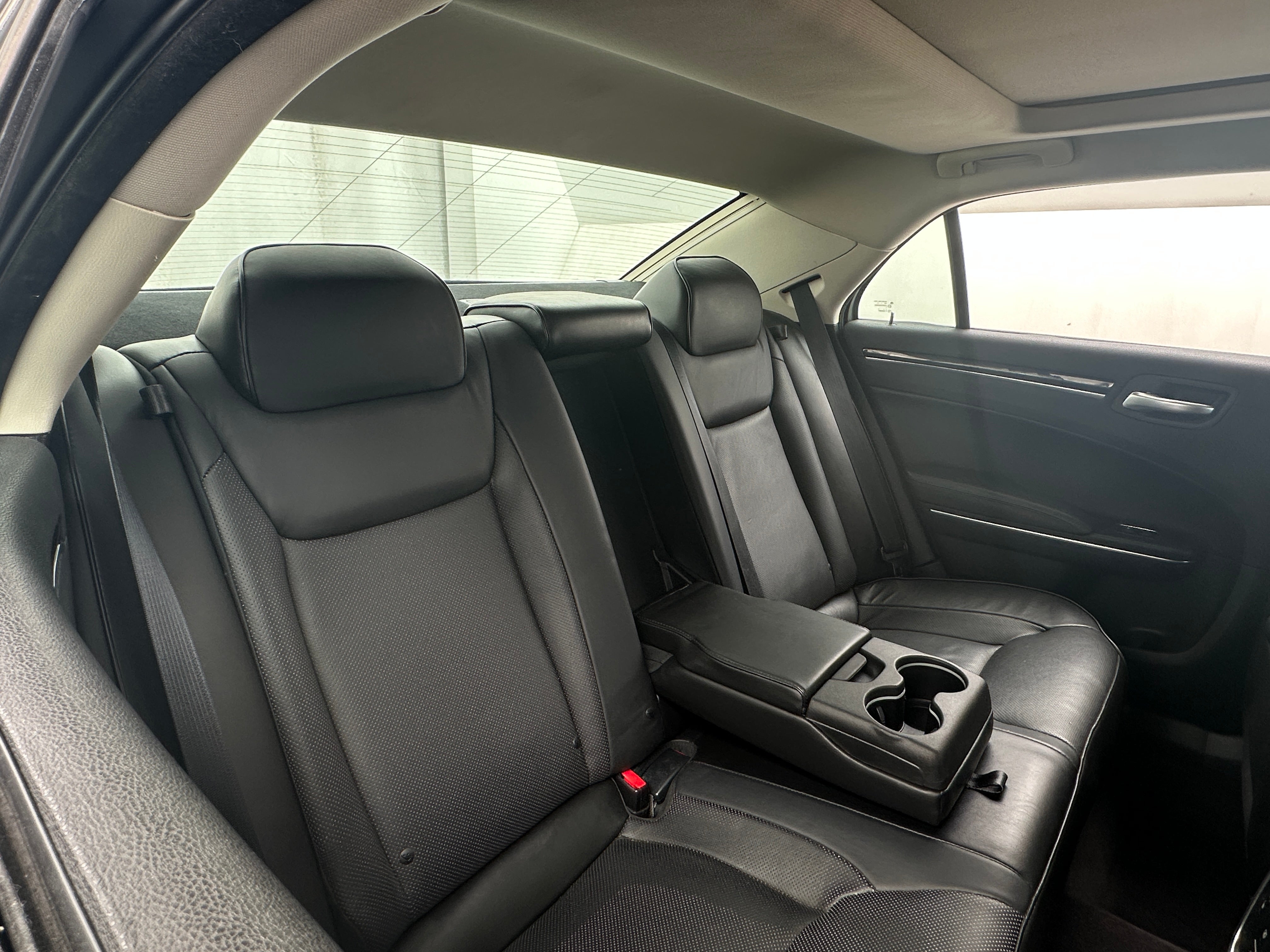 2017 Chrysler 300 C 5