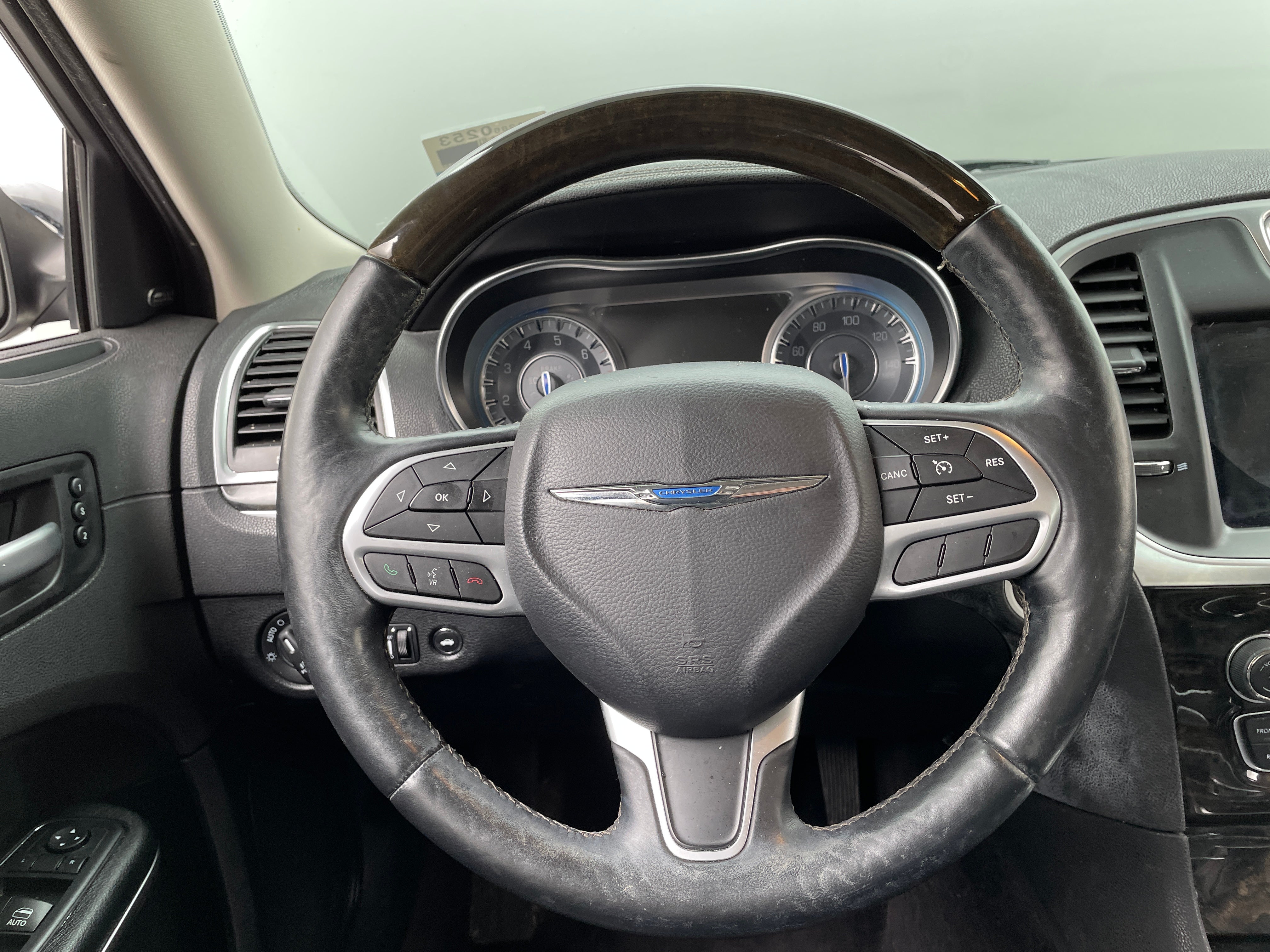 2017 Chrysler 300 C 4