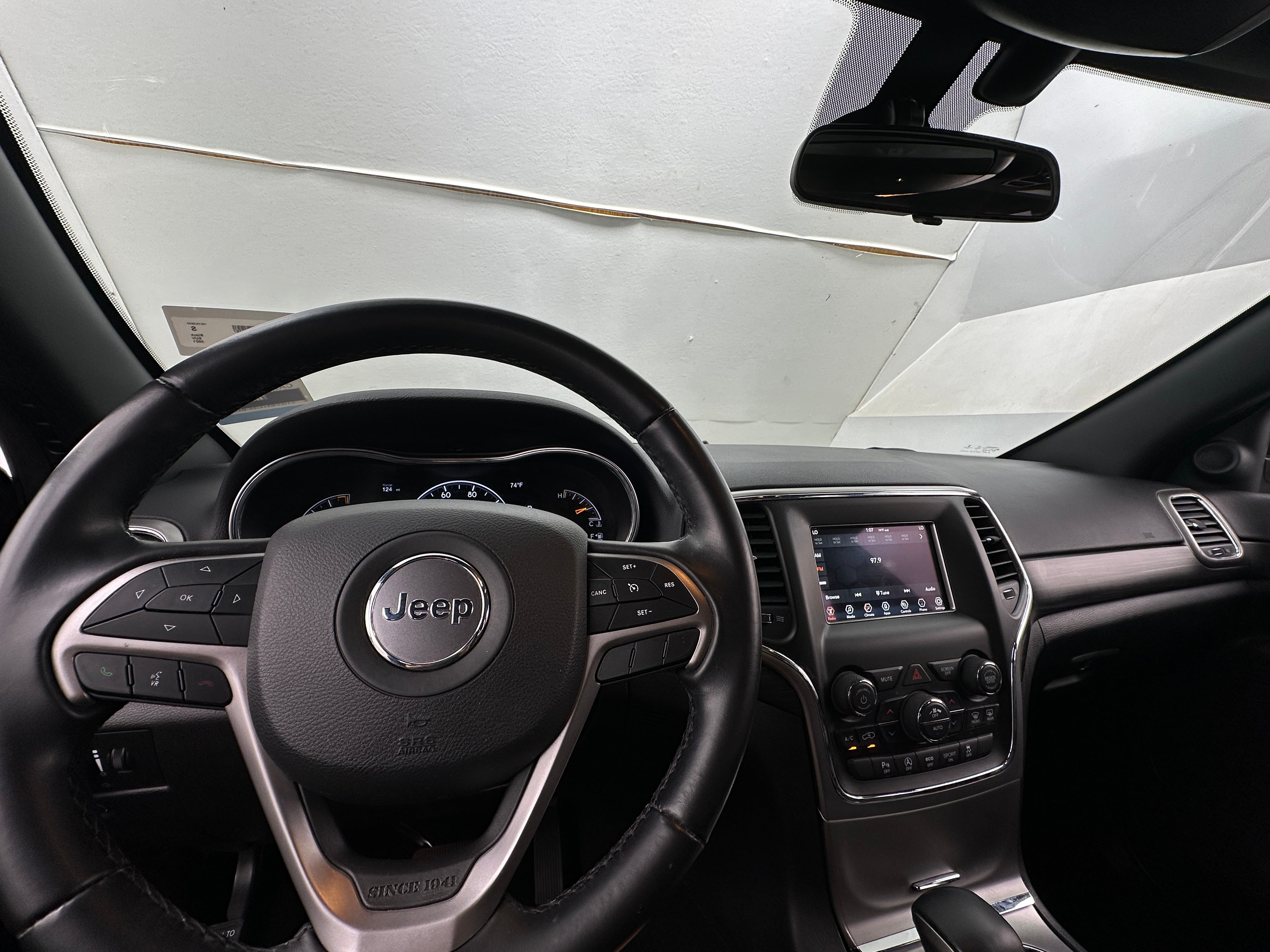 2021 Jeep Grand Cherokee Laredo 3