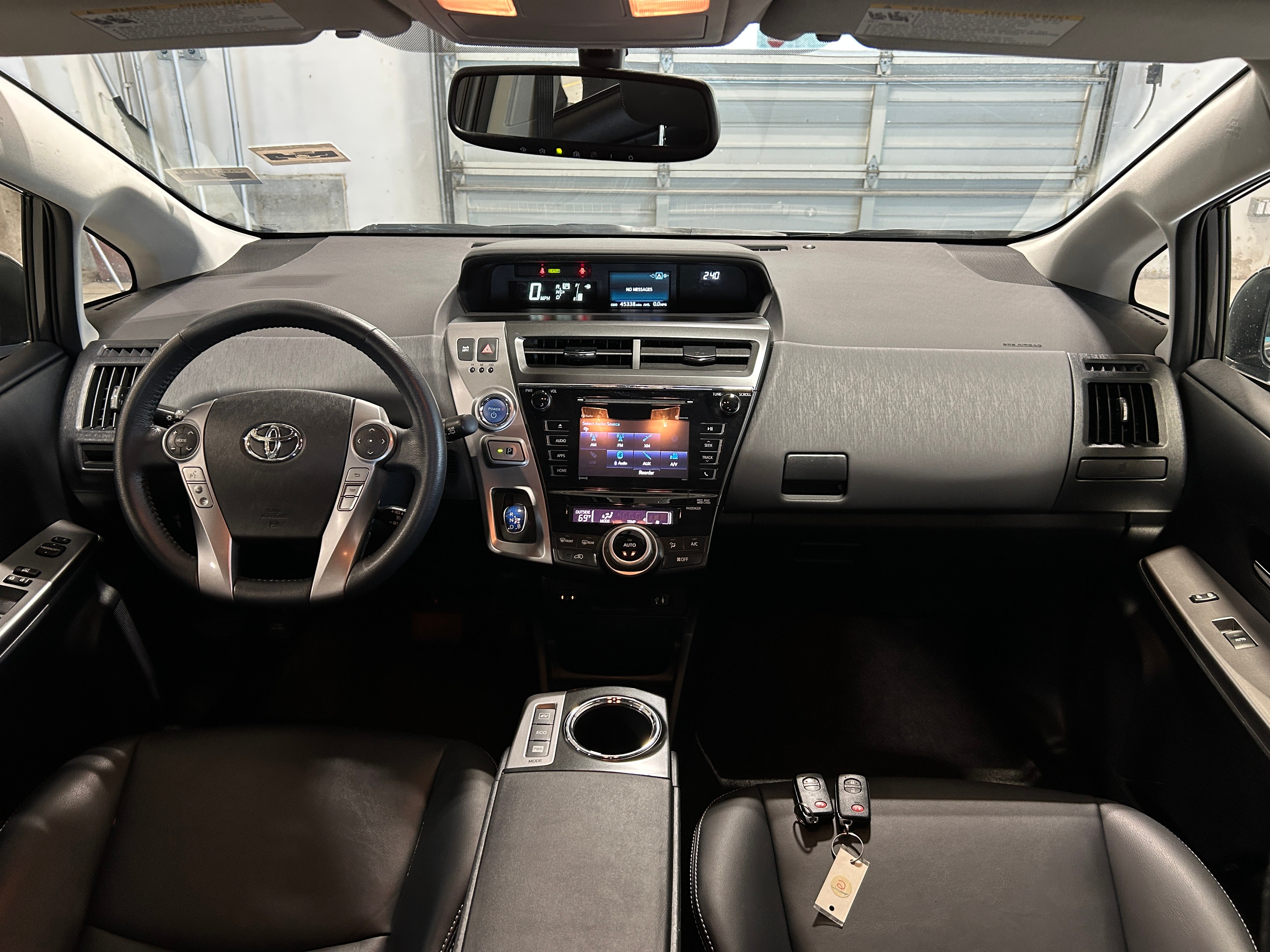 2016 Toyota Prius v Four 2