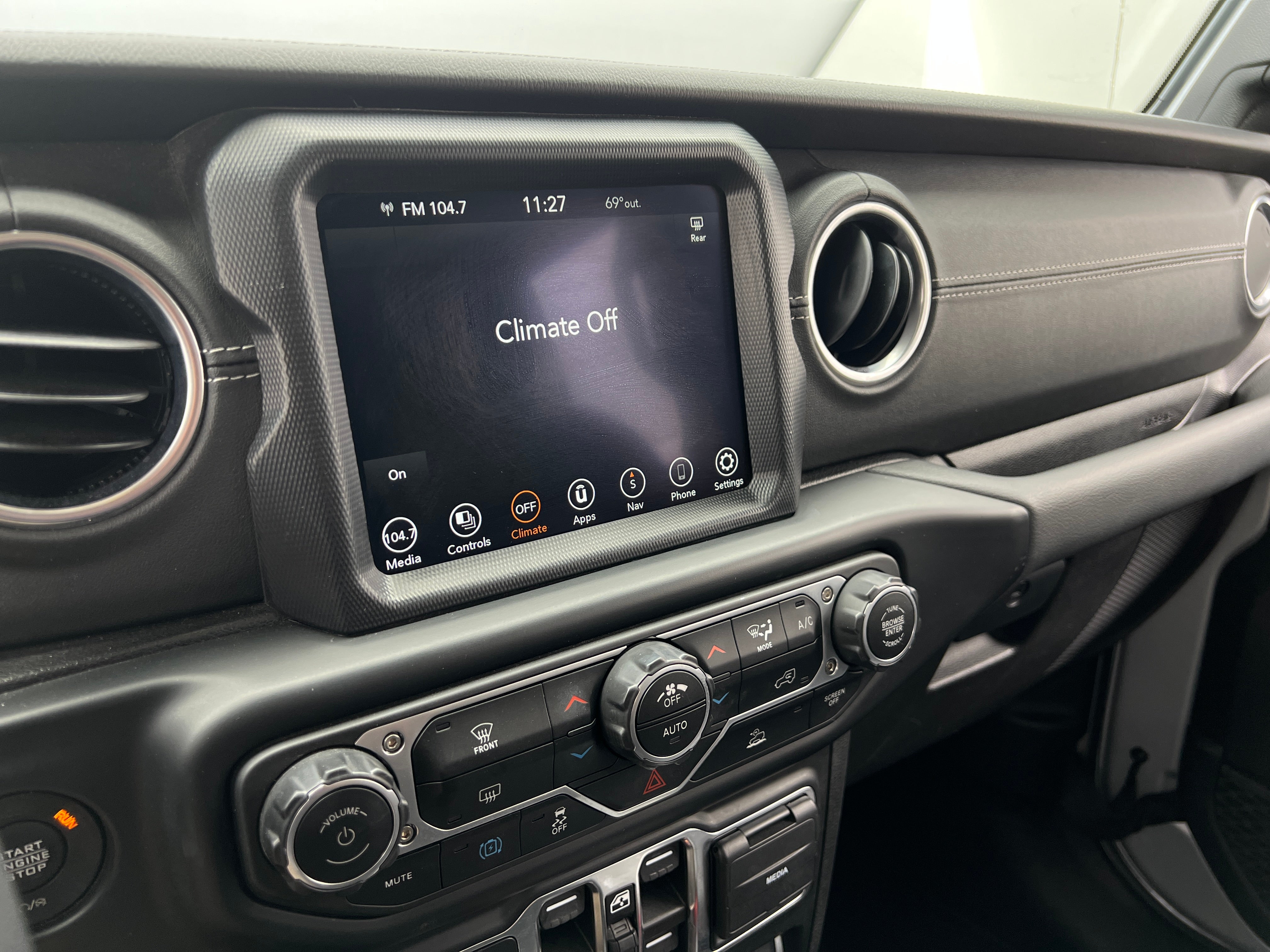 2023 Jeep Wrangler Sahara 4xe 3