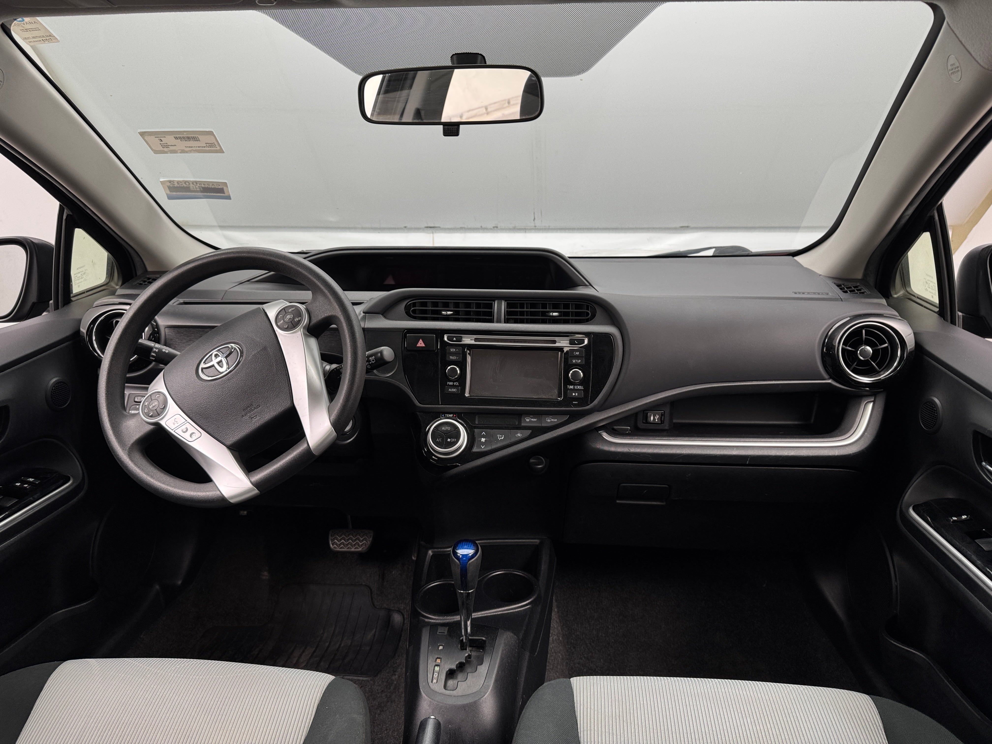 2016 Toyota Prius c Persona Series 3