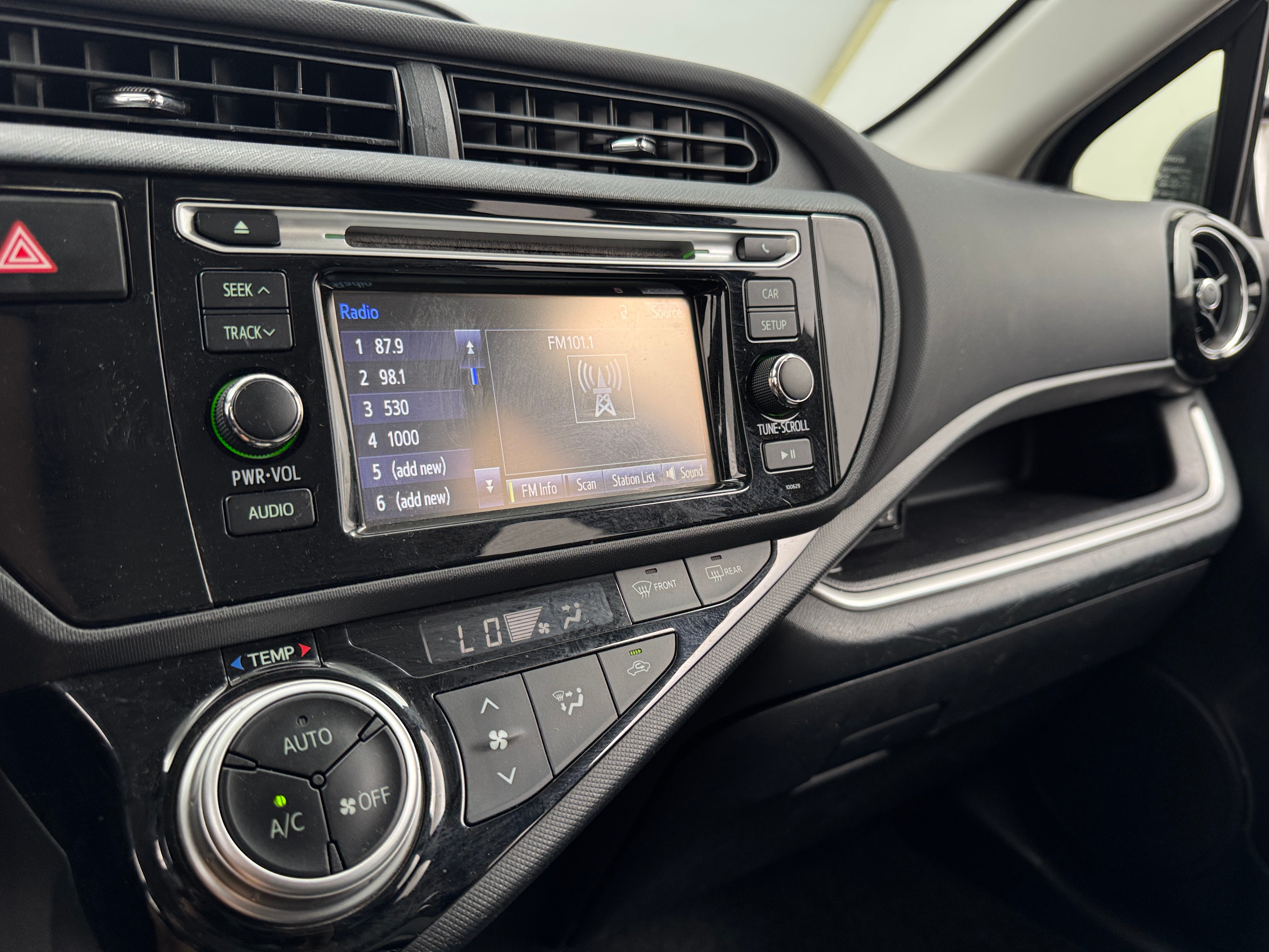 2016 Toyota Prius c Persona Series 4