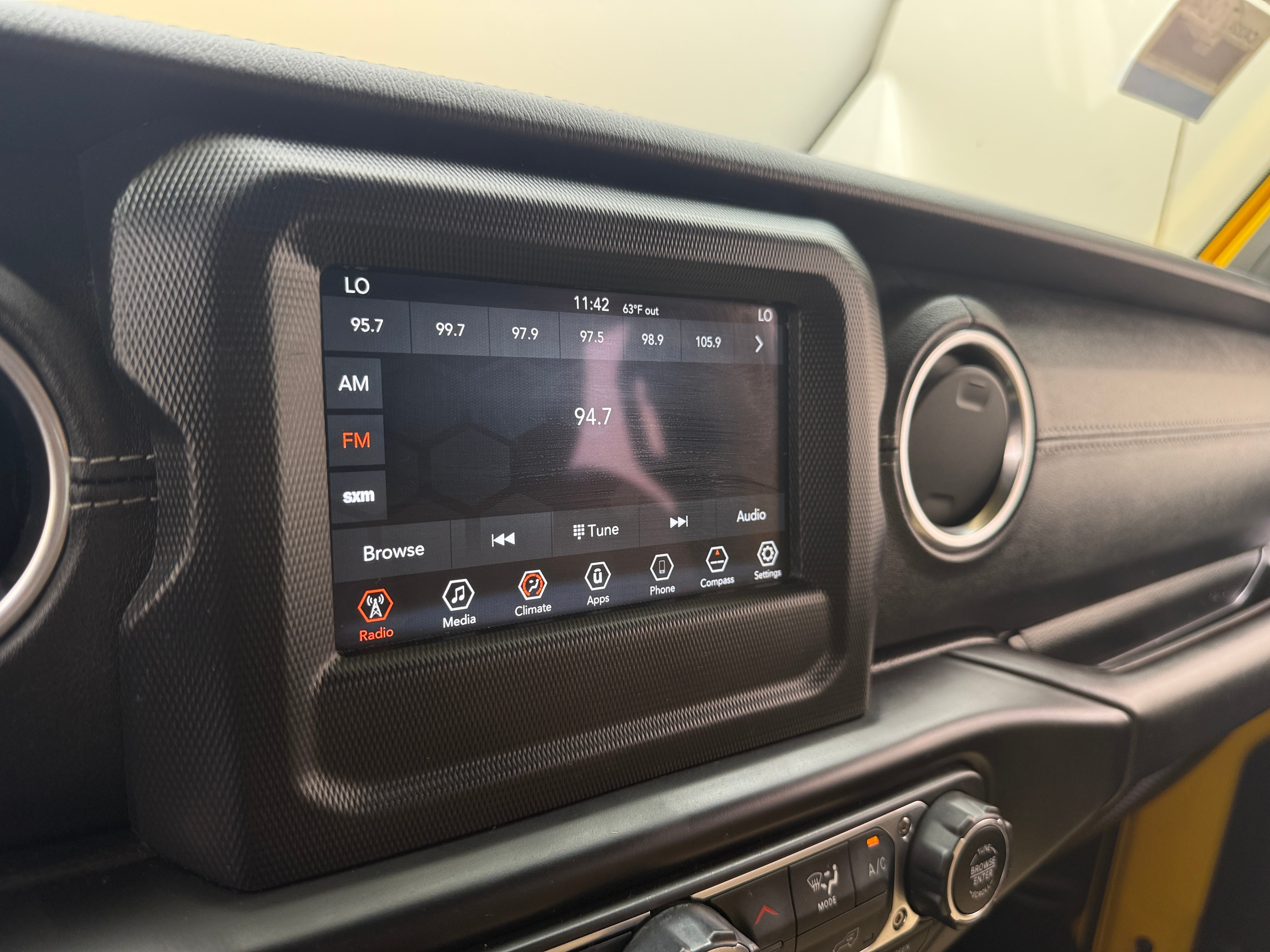 2019 Jeep Wrangler Unlimited Sahara 3
