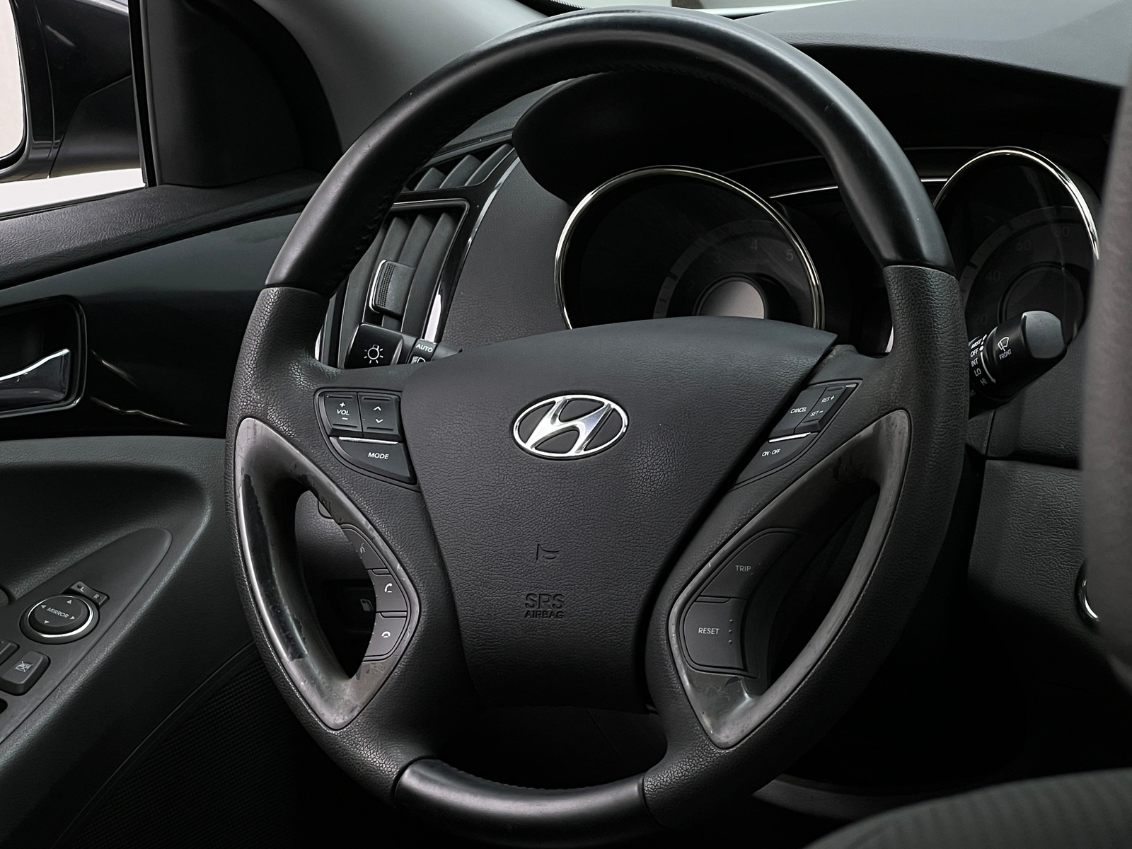 Thumbnail: 2011 Hyundai Sonata - 4