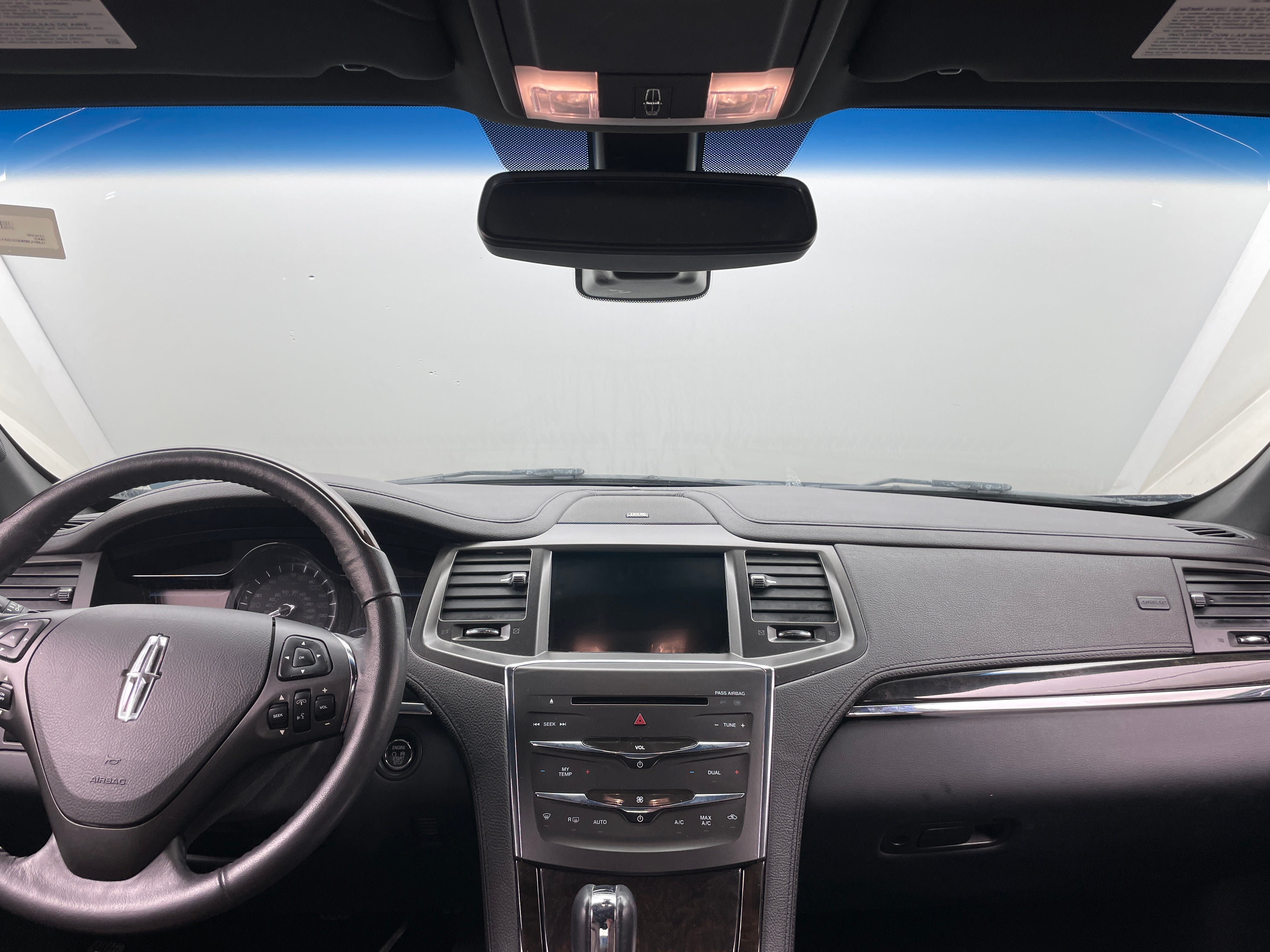 2016 Lincoln MKS  2