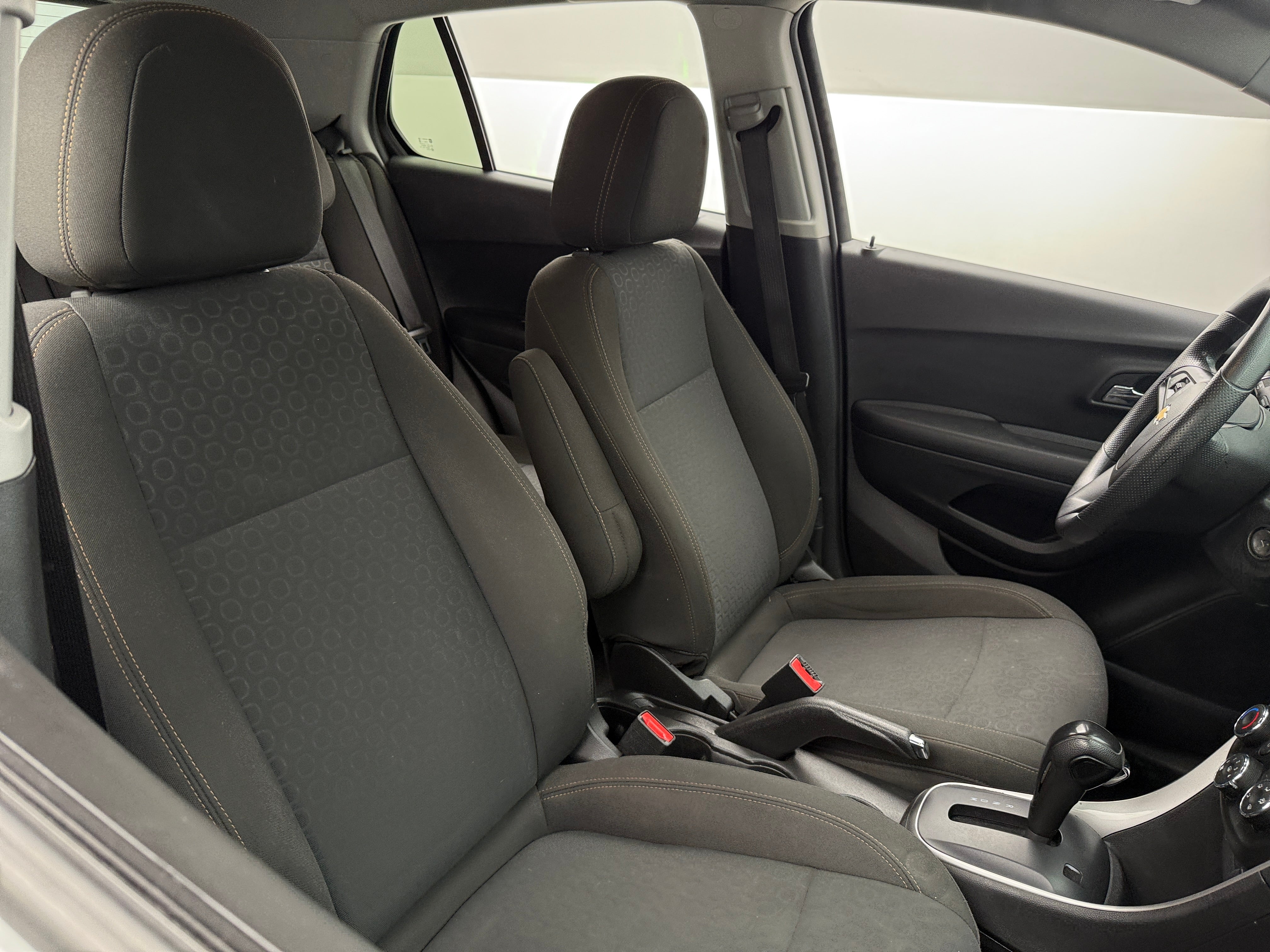 2021 Chevrolet Trax LS 2