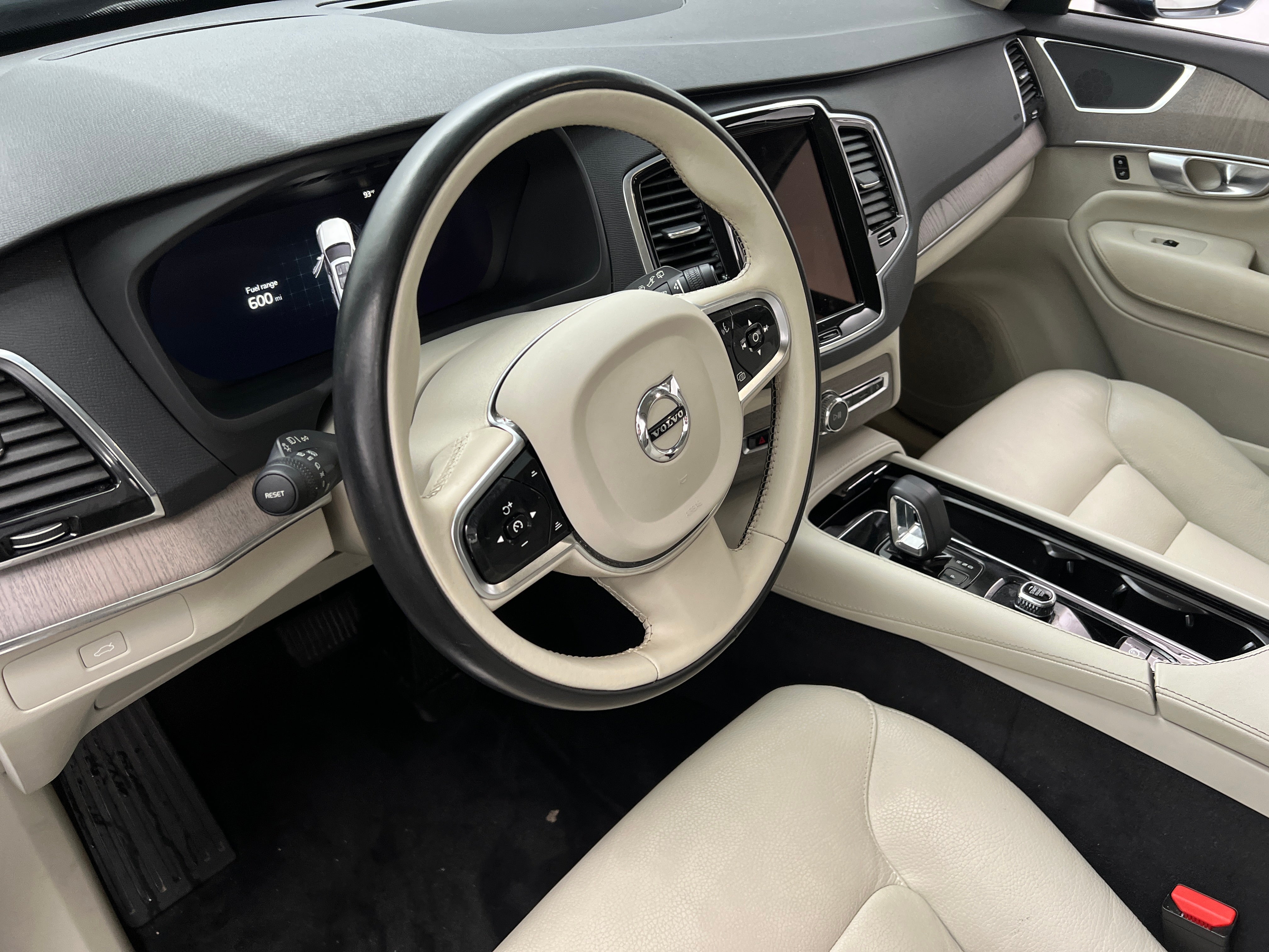 2023 Volvo XC90 B6 Plus 4